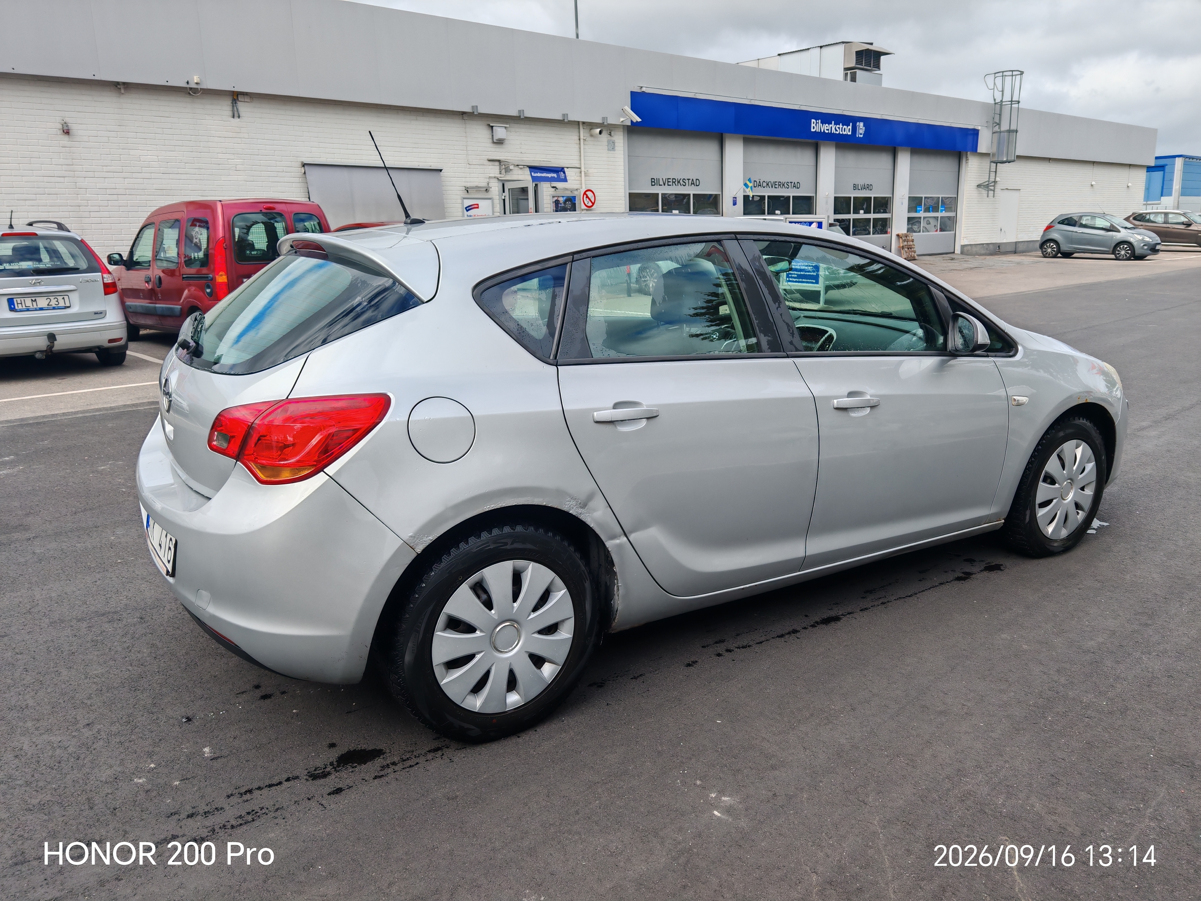 Opel Astra 1.6 Manuell 2011, bild 3/10