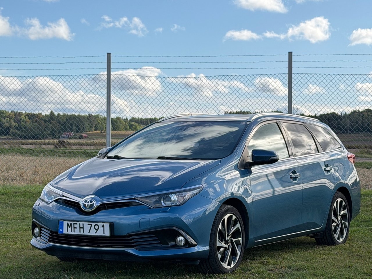 Toyota Auris 2016, bild 2/13