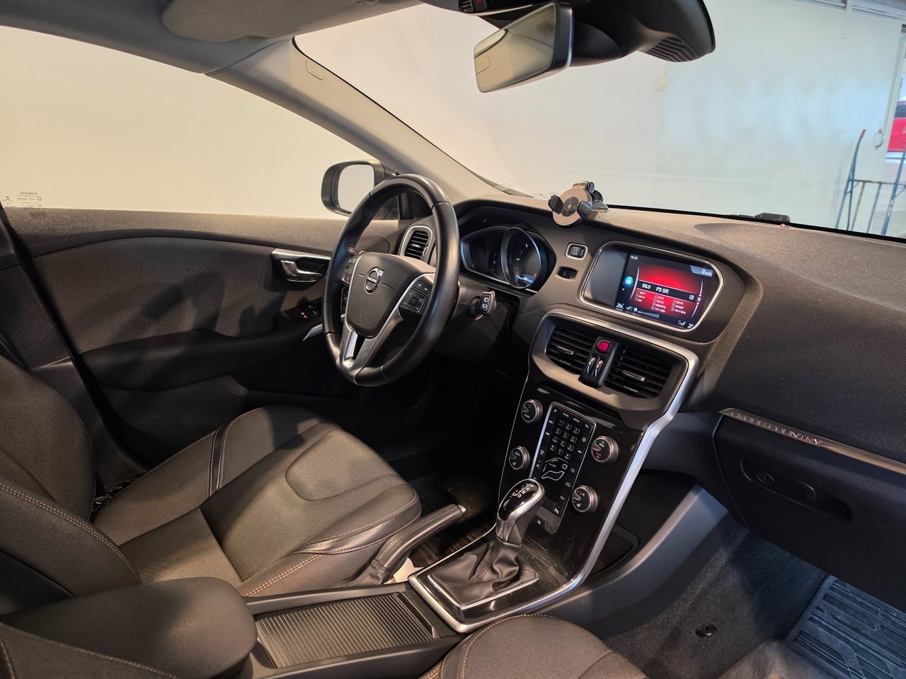 Volvo V40 Cross Country 2018, kuva 3/4