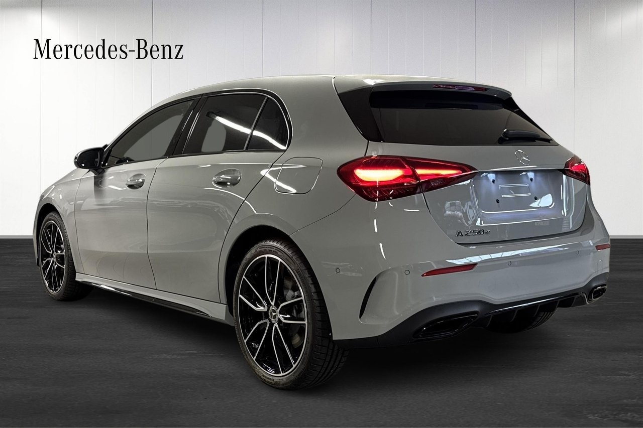 Mercedes-Benz A 250 E AMG NIGHT 2026, photo 3/10
