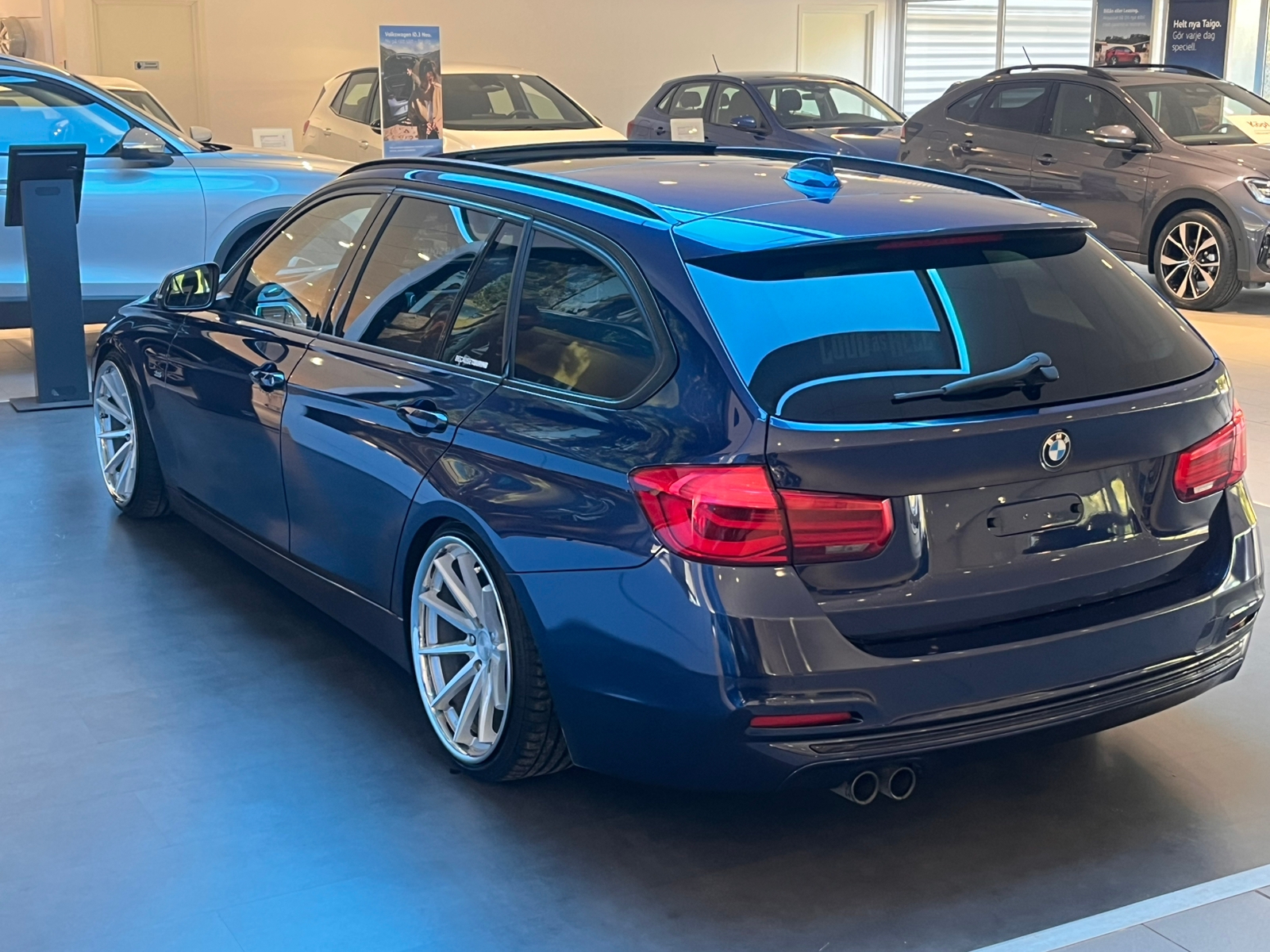 BMW 320 d xDrive Touring Steptronic 2016, bild 2/5