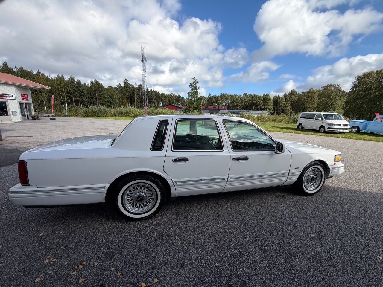 Lincoln Town Car 1996, kuva 4/10