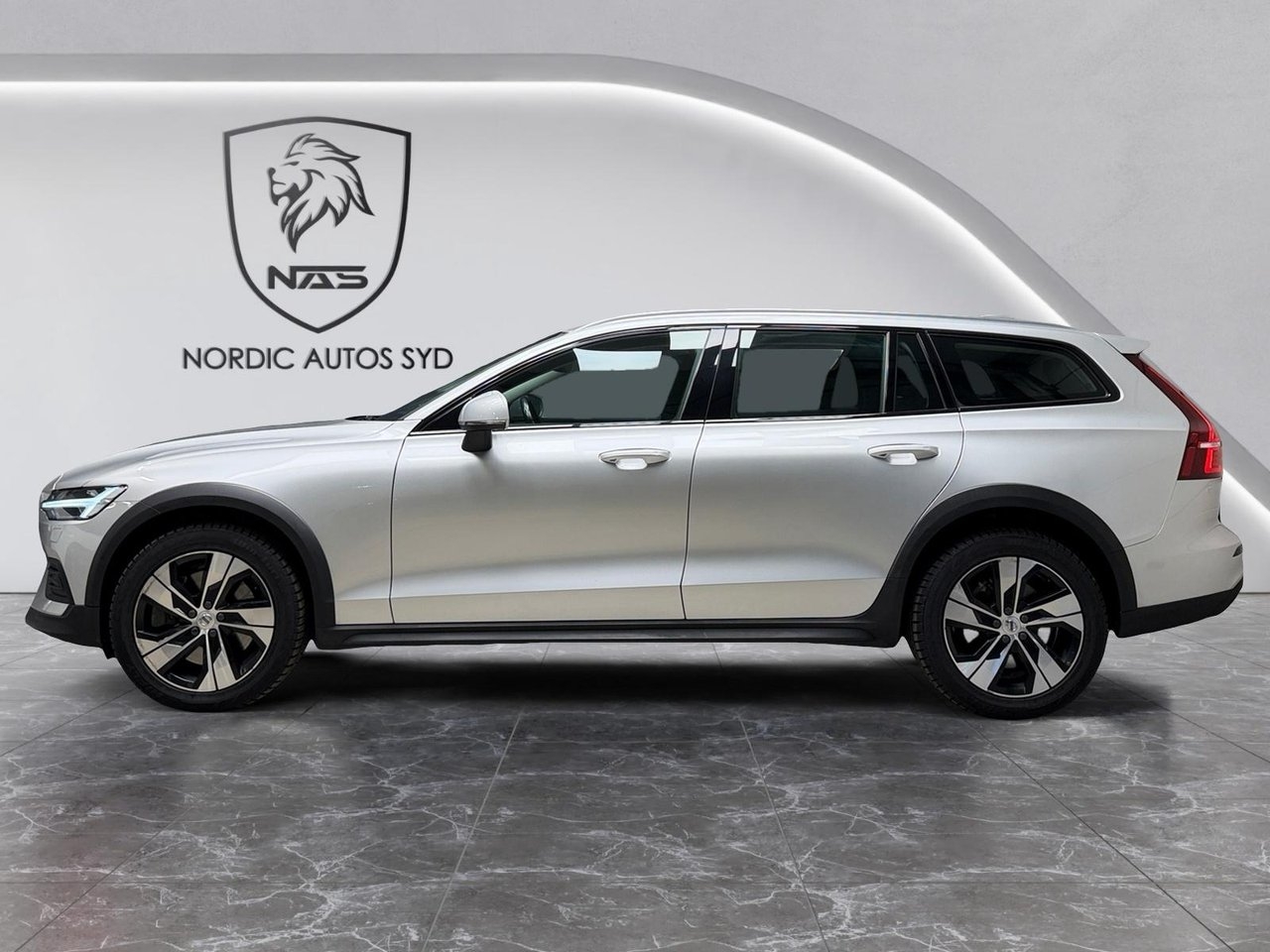 Volvo V60 Cross Country B4 AWD 2022, kuva 2/10