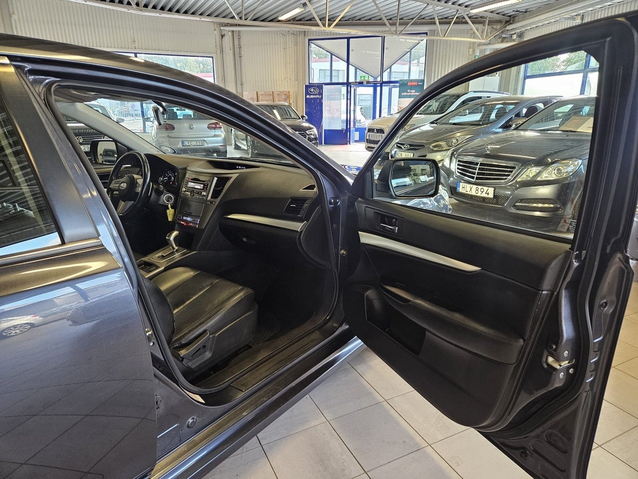 Subaru Legacy Wagon 2.5 4WD Lineartronic 2010, photo 4/9