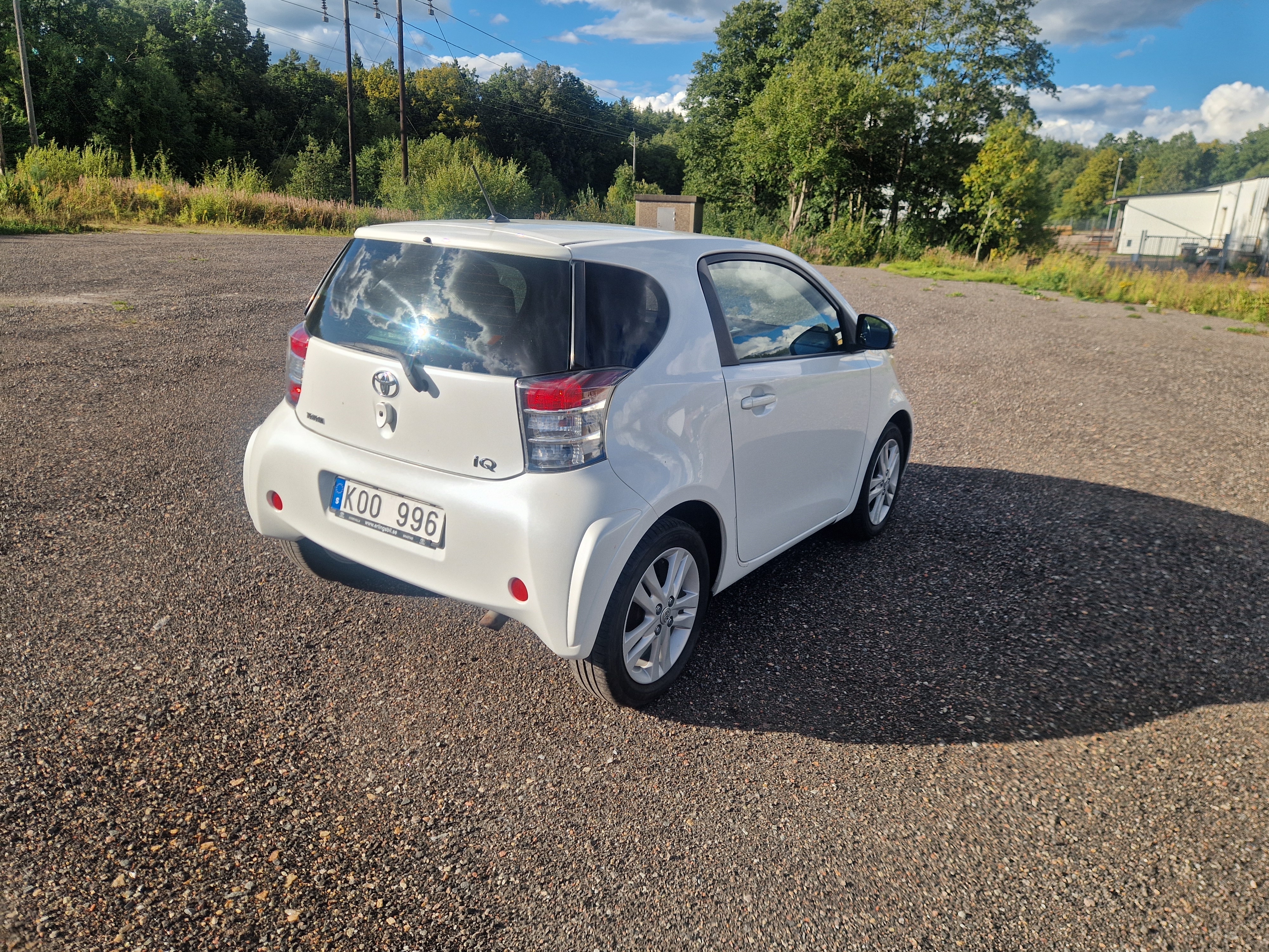 Toyota IQ 1.33 Dual VVT-i Manuell 2009, bild 2/5