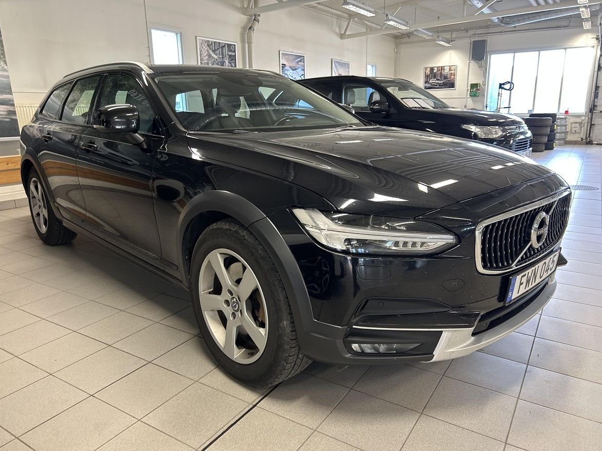Volvo V90 Cross Country D4 AWD Pro 2018, kuva 2/4