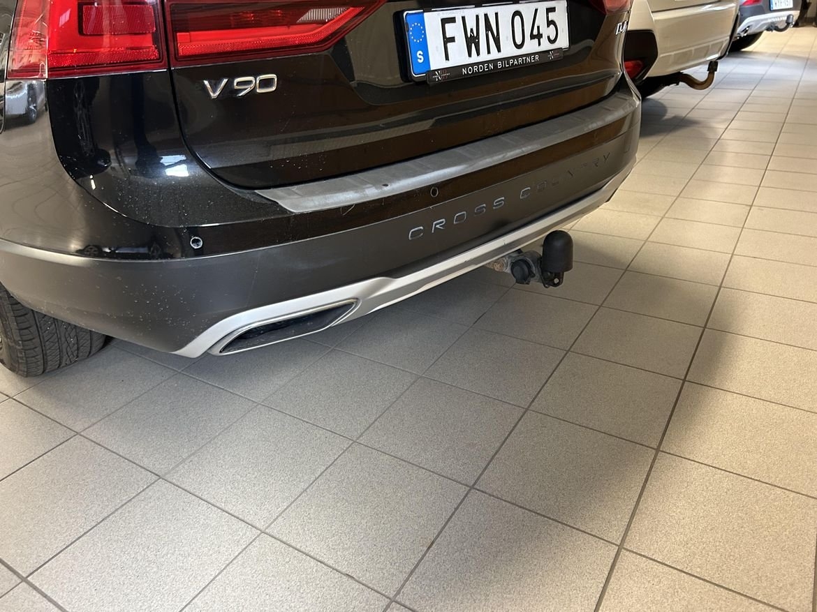Volvo V90 Cross Country D4 AWD Pro 2018, kuva 3/4