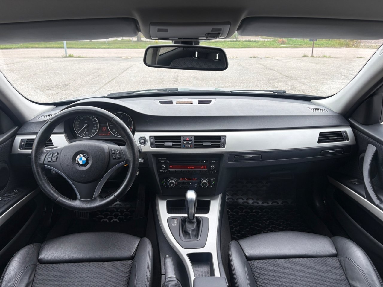 BMW 320 d Sedan Välskött 2012, bild 7/10