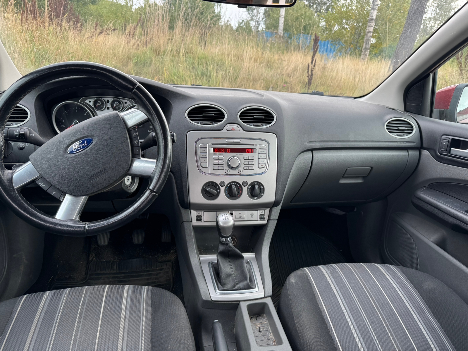 Ford Focus Kombi 1.6 TDCi Manuell 2010, bild 4/4