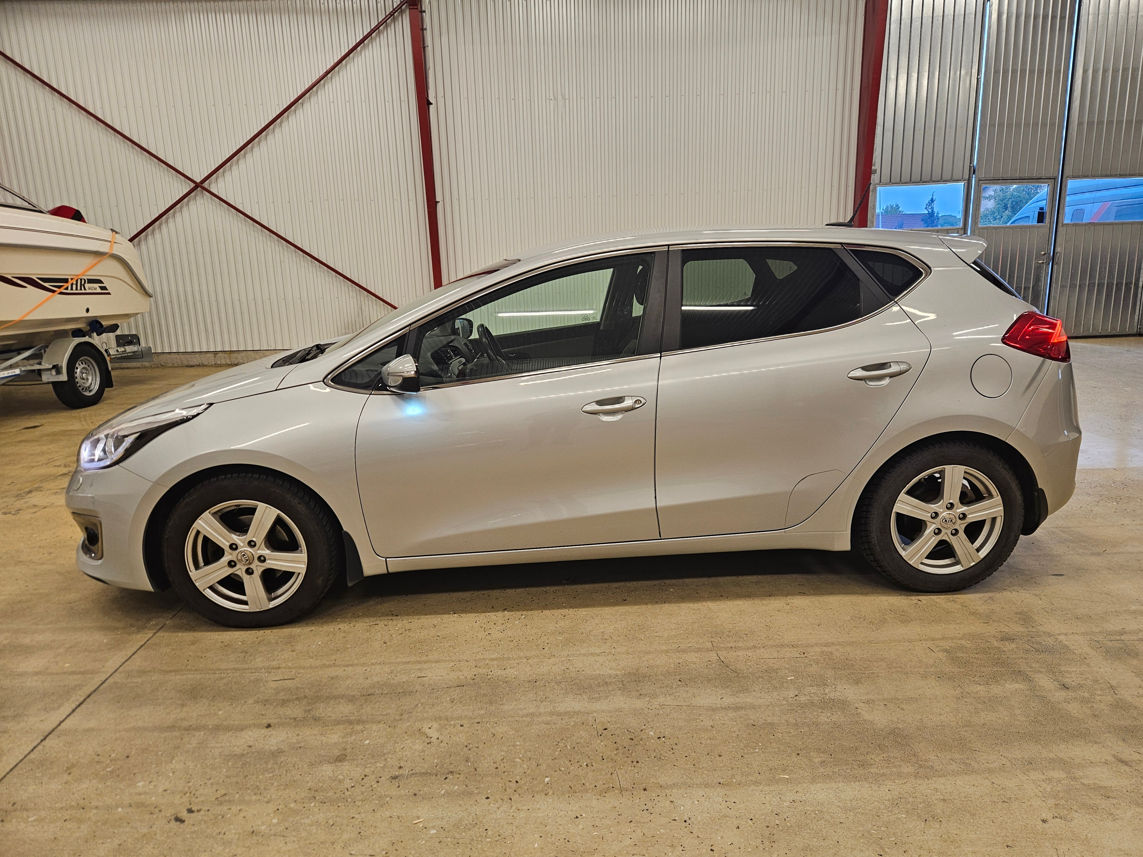 Kia Ceed 1.6 CRDi Manuell 2016, bild 2/10