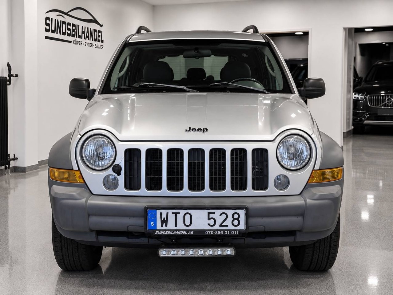 Jeep Cherokee 3.7 V6 4WD Drag Nybesiktad 2005, bild 2/9