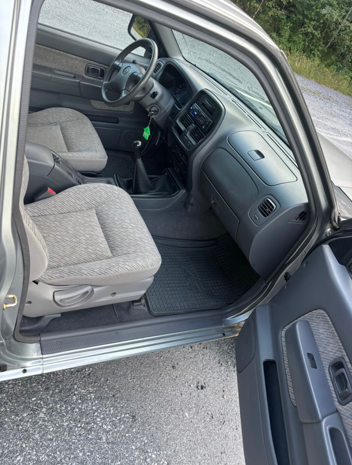Nissan Navara King Cab 2.4 Manuell 2001, bild 4/7
