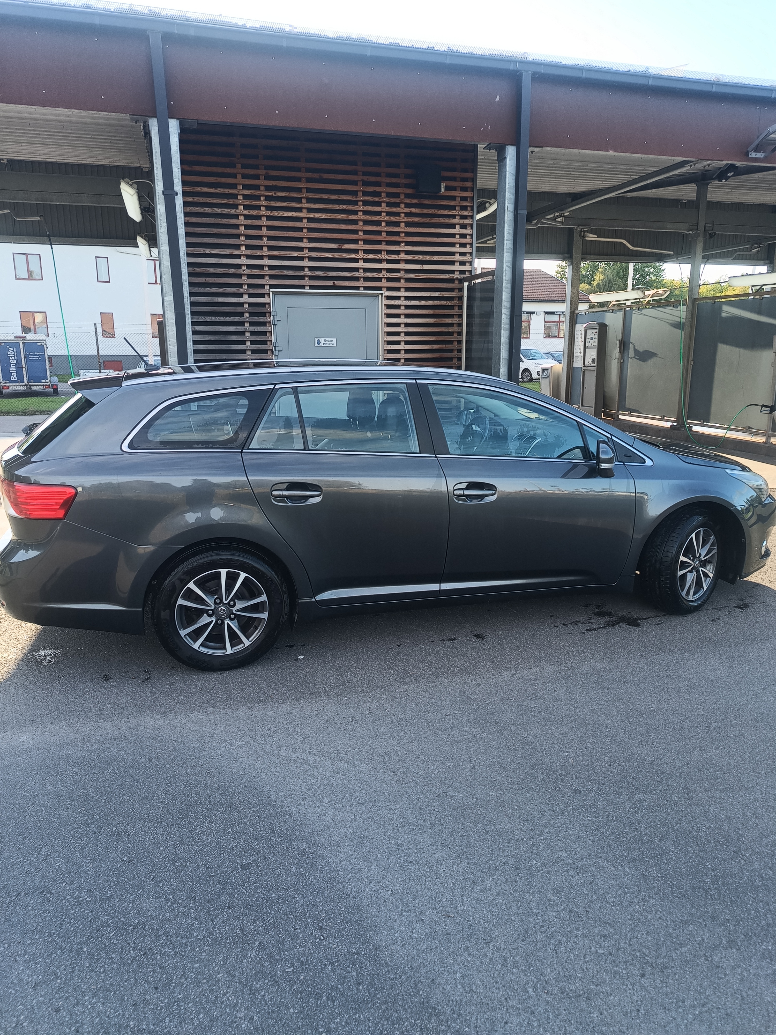Toyota Avensis Kombi 2.0 Manuell 2012, bild 3/6