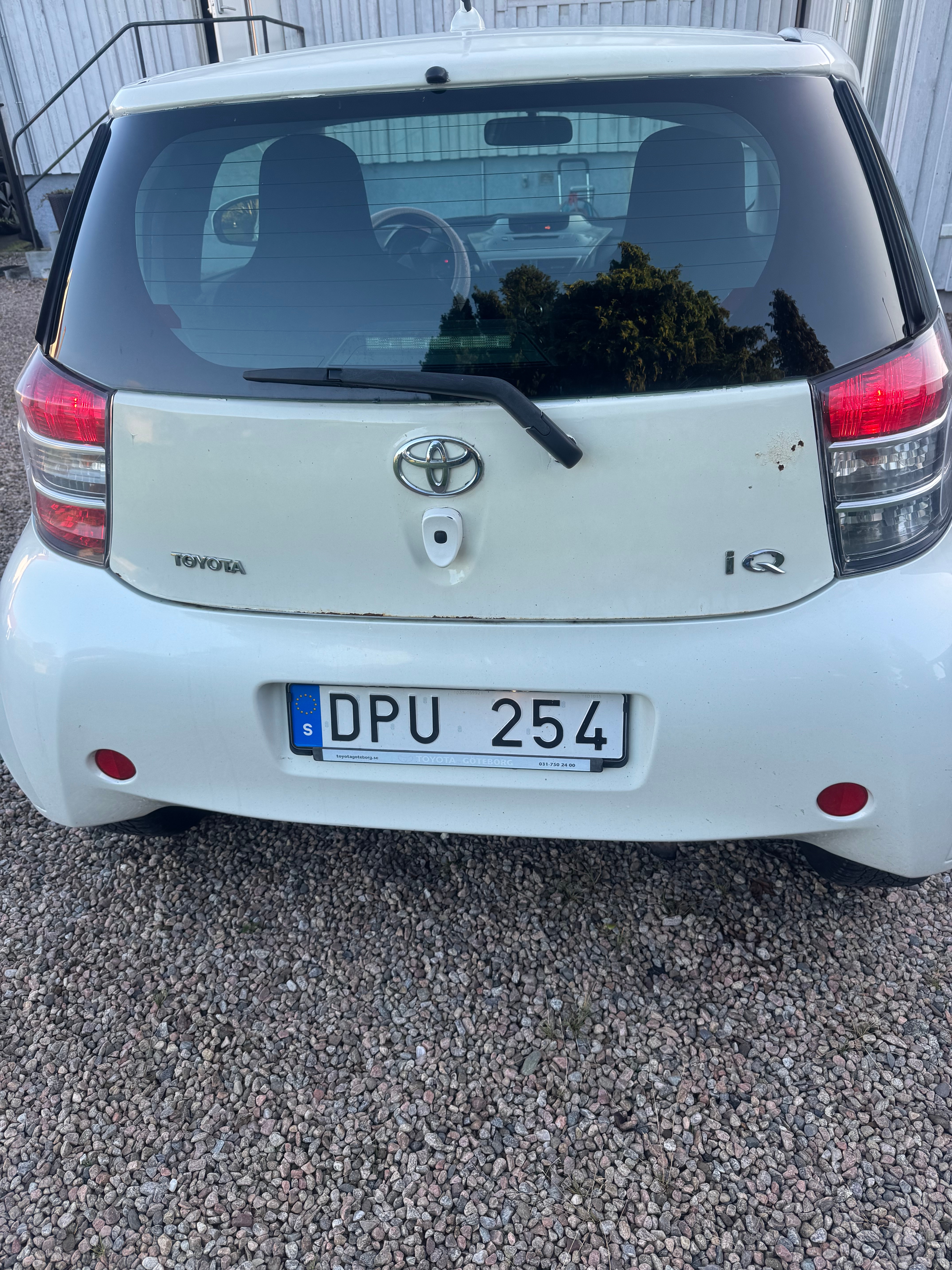 Toyota IQ 1.0 VVT-i Manuell 2010, bild 2/4