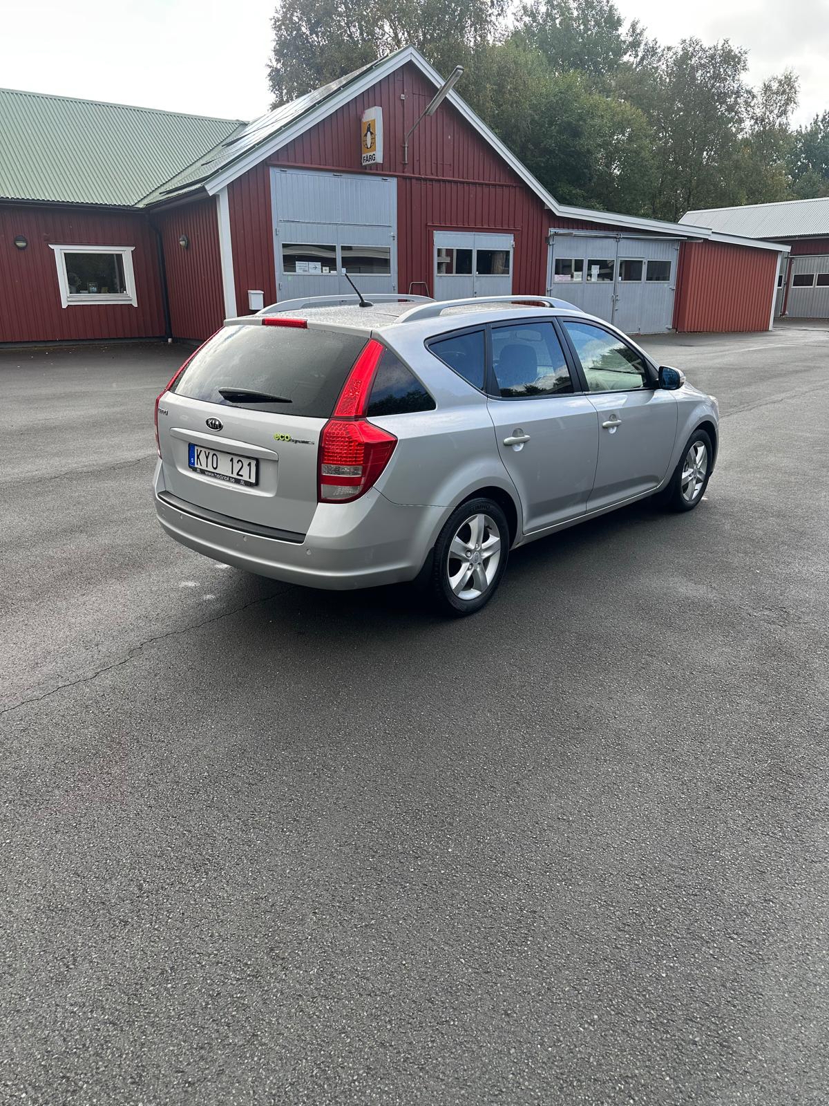 Kia Ceed _sw 1.6 CRDi Manuell 2010, bild 4/6