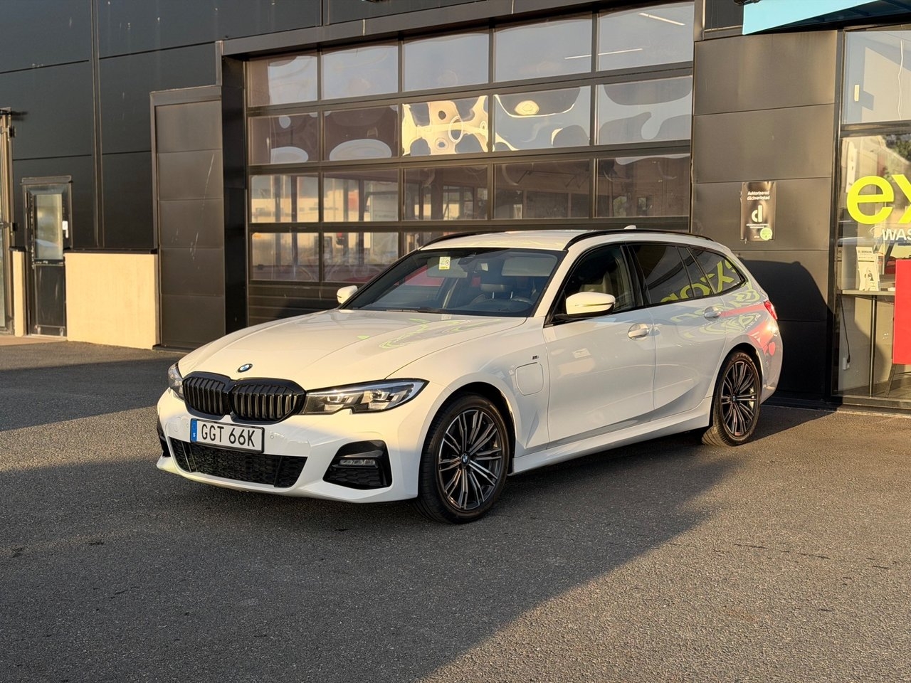 BMW 330 e Touring 292 hk 2021, photo 2/10