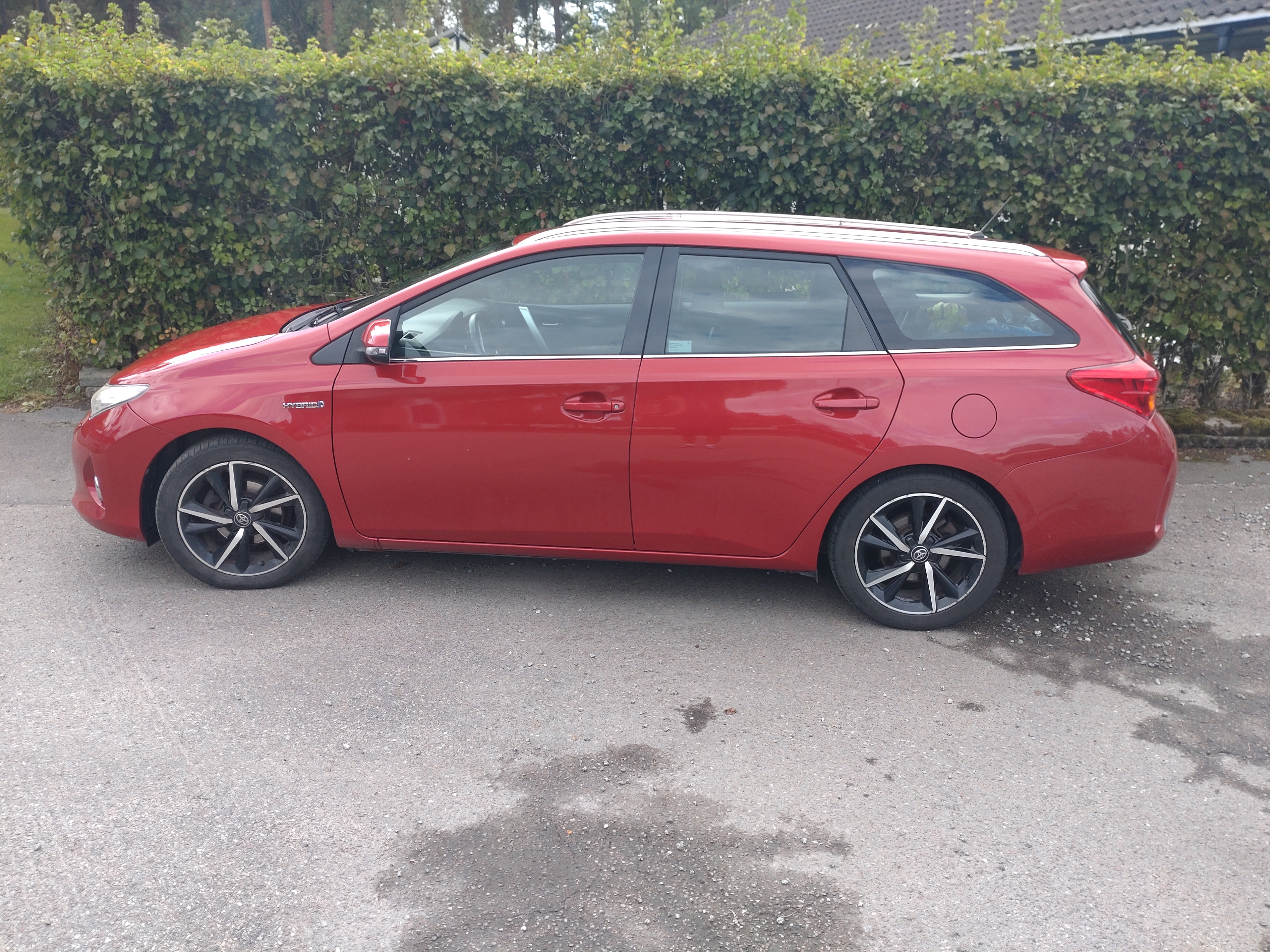 Toyota Auris Touring Sports Hybrid e-CVT 2013, bild 2/8