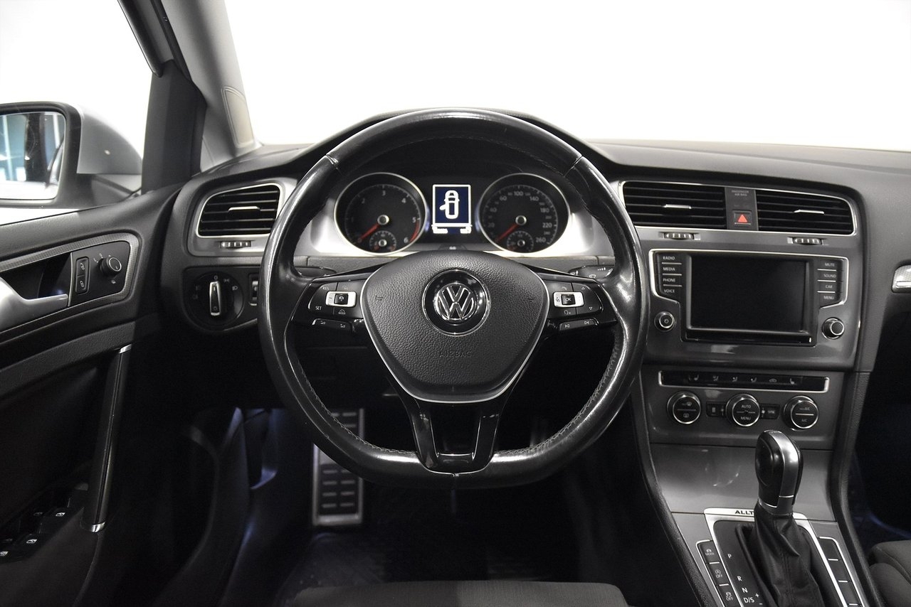 Volkswagen Golf 2017, photo 2/10