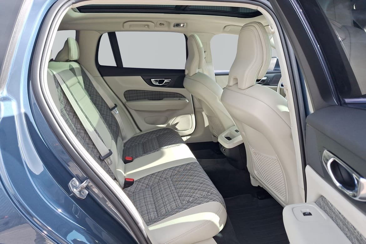 Volvo V60 D4 Momentum Advanced Edition 2019, bild 7/10