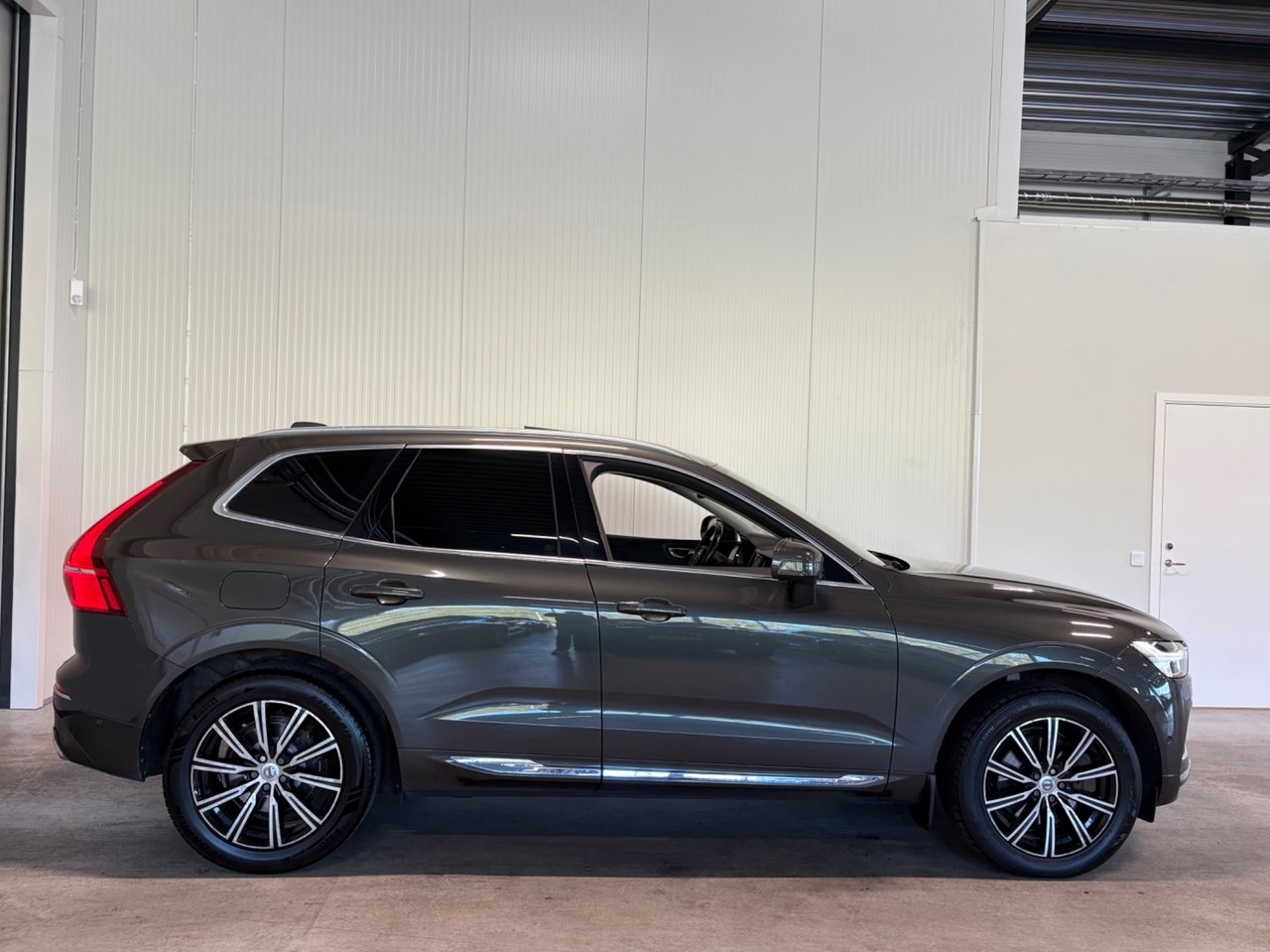 Volvo XC60 D5 AWD Inscription 235hk Drag 2018, bild 2/10