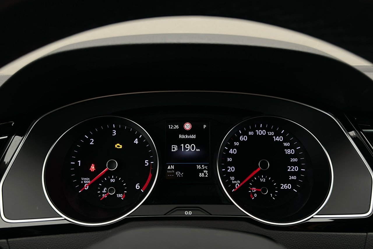 Volkswagen Passat 2023, bild 7/10