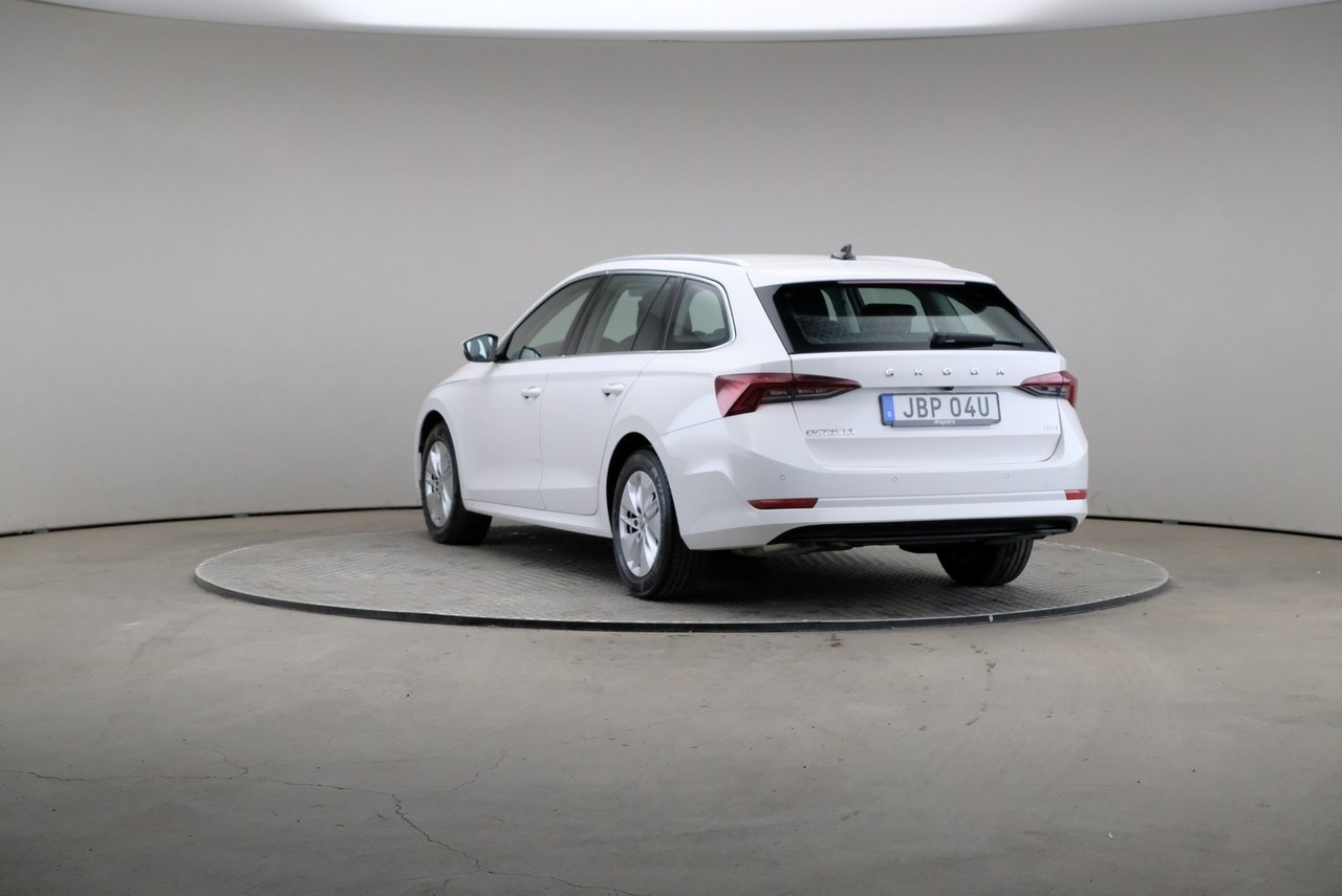 Skoda Octavia 2023, bild 2/10