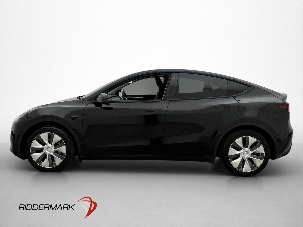 Tesla Model Y Standard Range Pano Drag 2023, photo 5/10