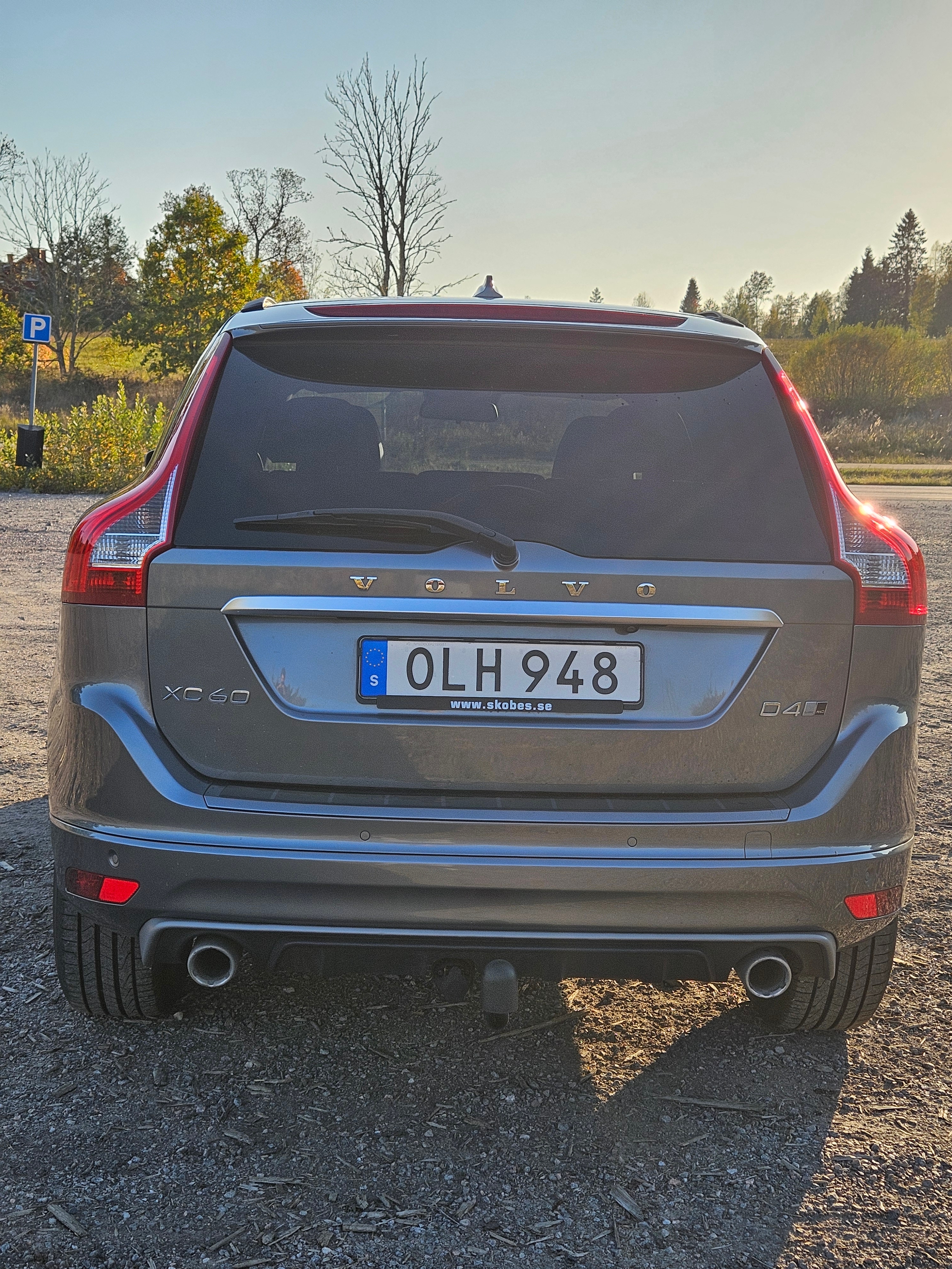 Volvo XC60 D4 AWD Geartronic R-Design 2017, bild 2/6