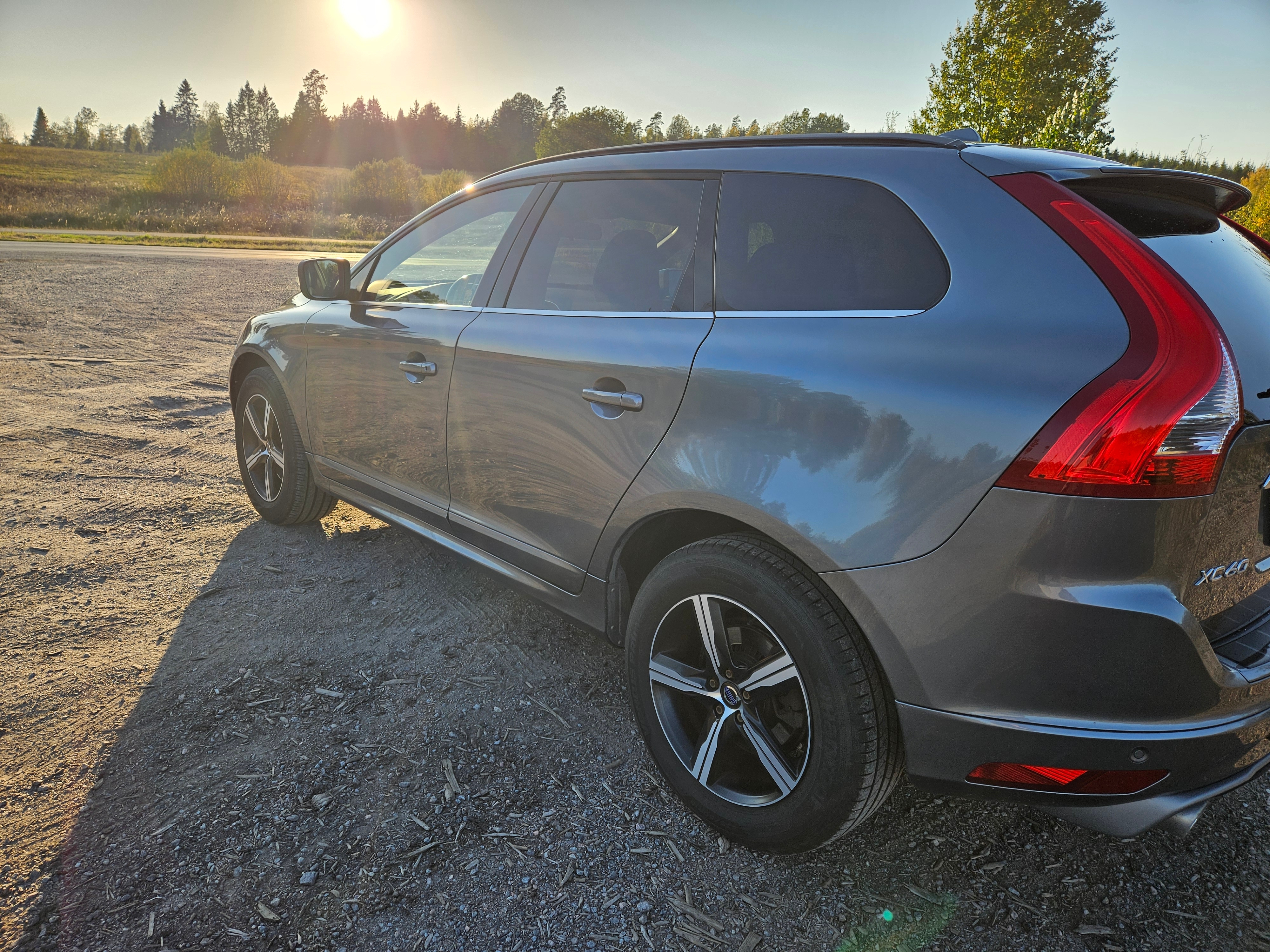 Volvo XC60 D4 AWD Geartronic R-Design 2017, bild 4/6