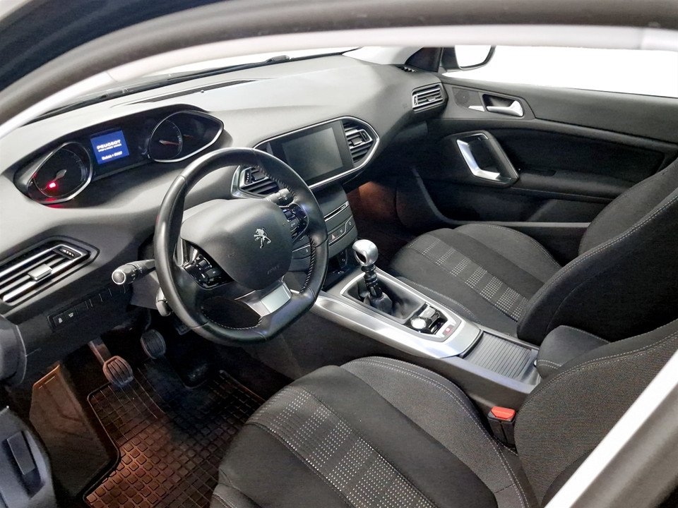 Peugeot 308 SW Allure 1.2 PT 130hk 2015, bild 5/10