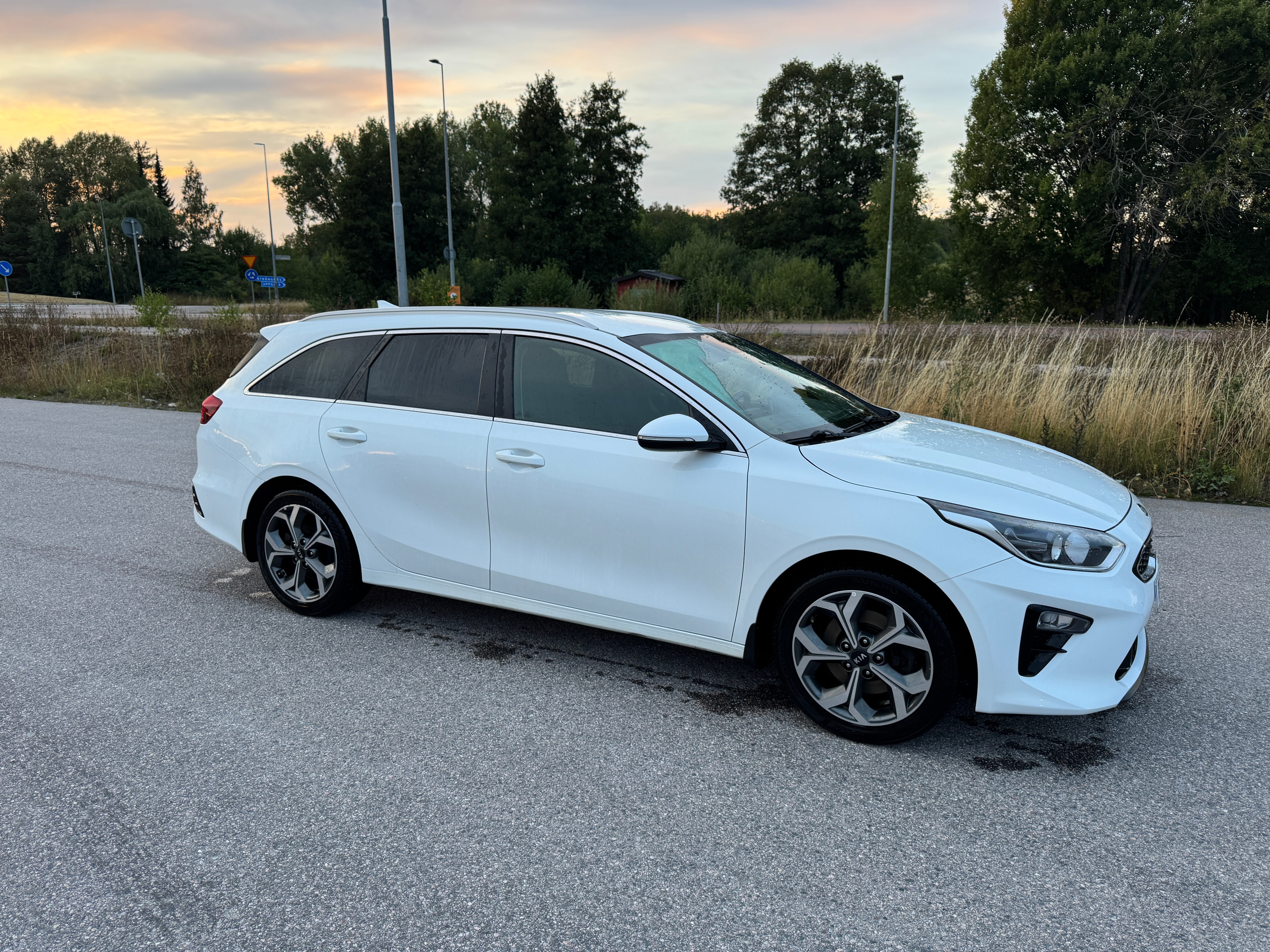 Kia Ceed Sportswagon 1.4 T-GDI DCT 2019, bild 2/8