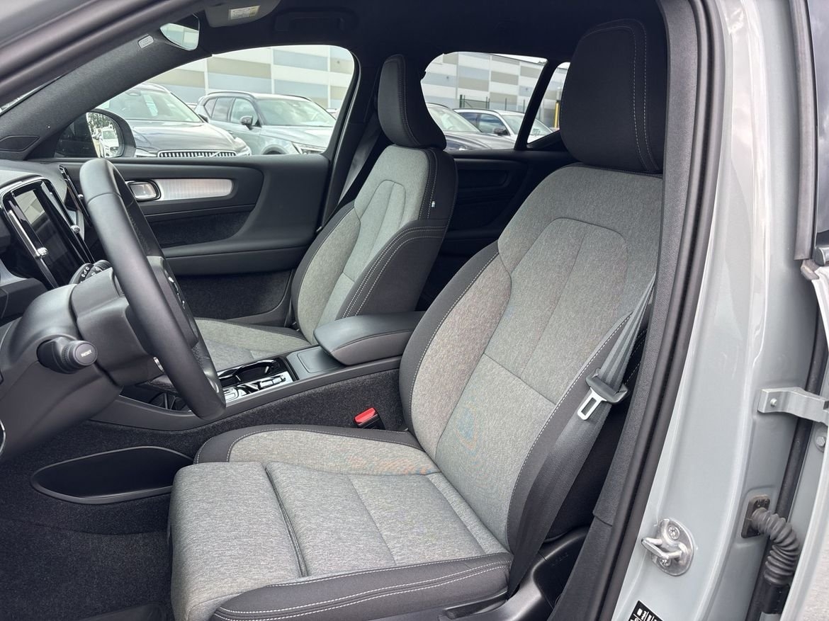 Volvo XC40 B3 FWD Bensin Plus Dark 2025, bild 6/7