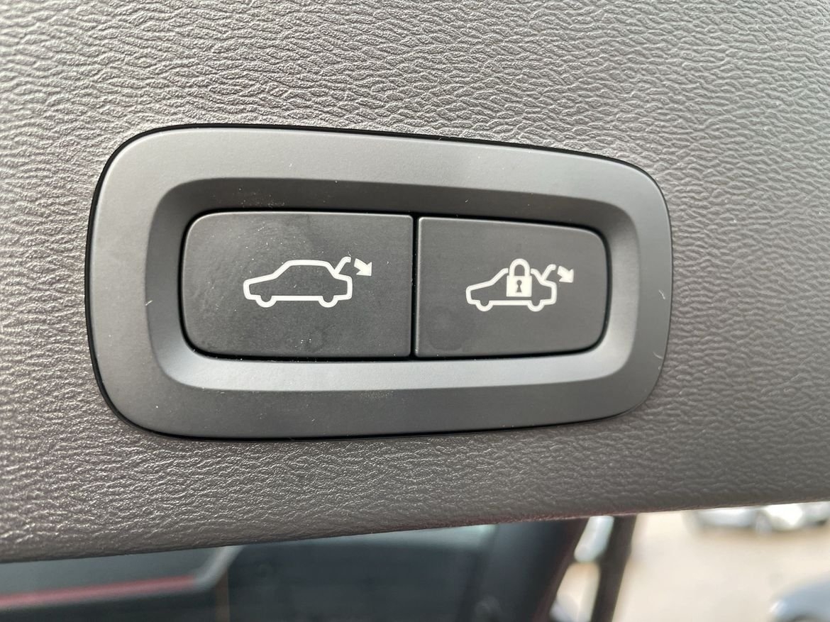 Volvo EX40 2025, photo 5/5