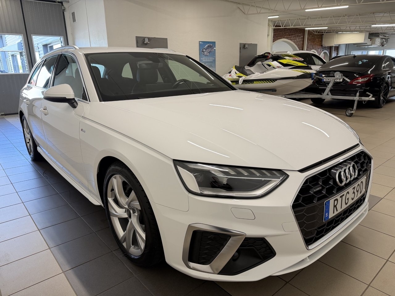 Audi A4 2023, kuva 6/10