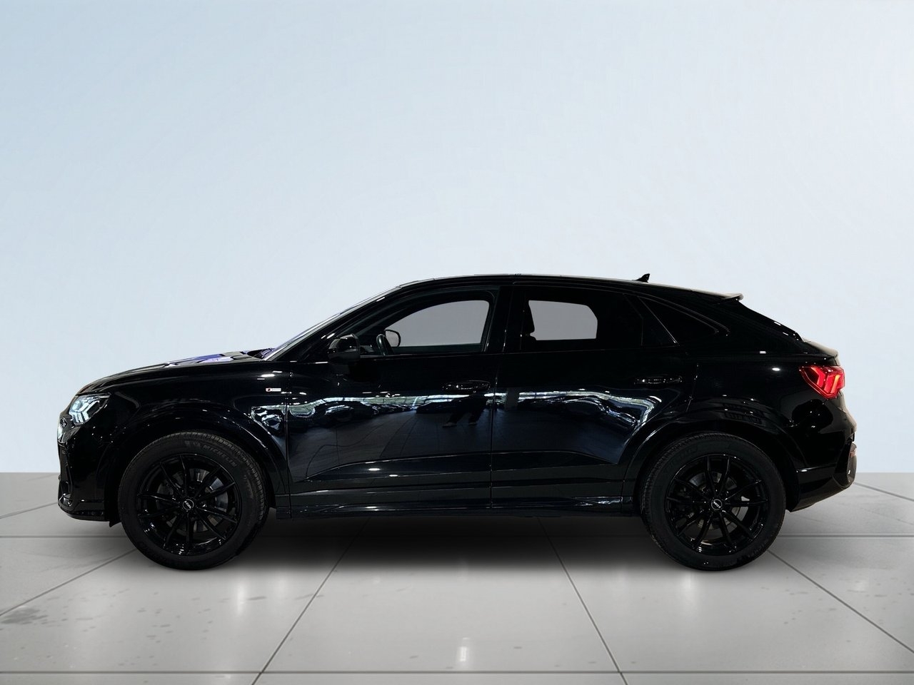 Audi Q3 2024, photo 4/25