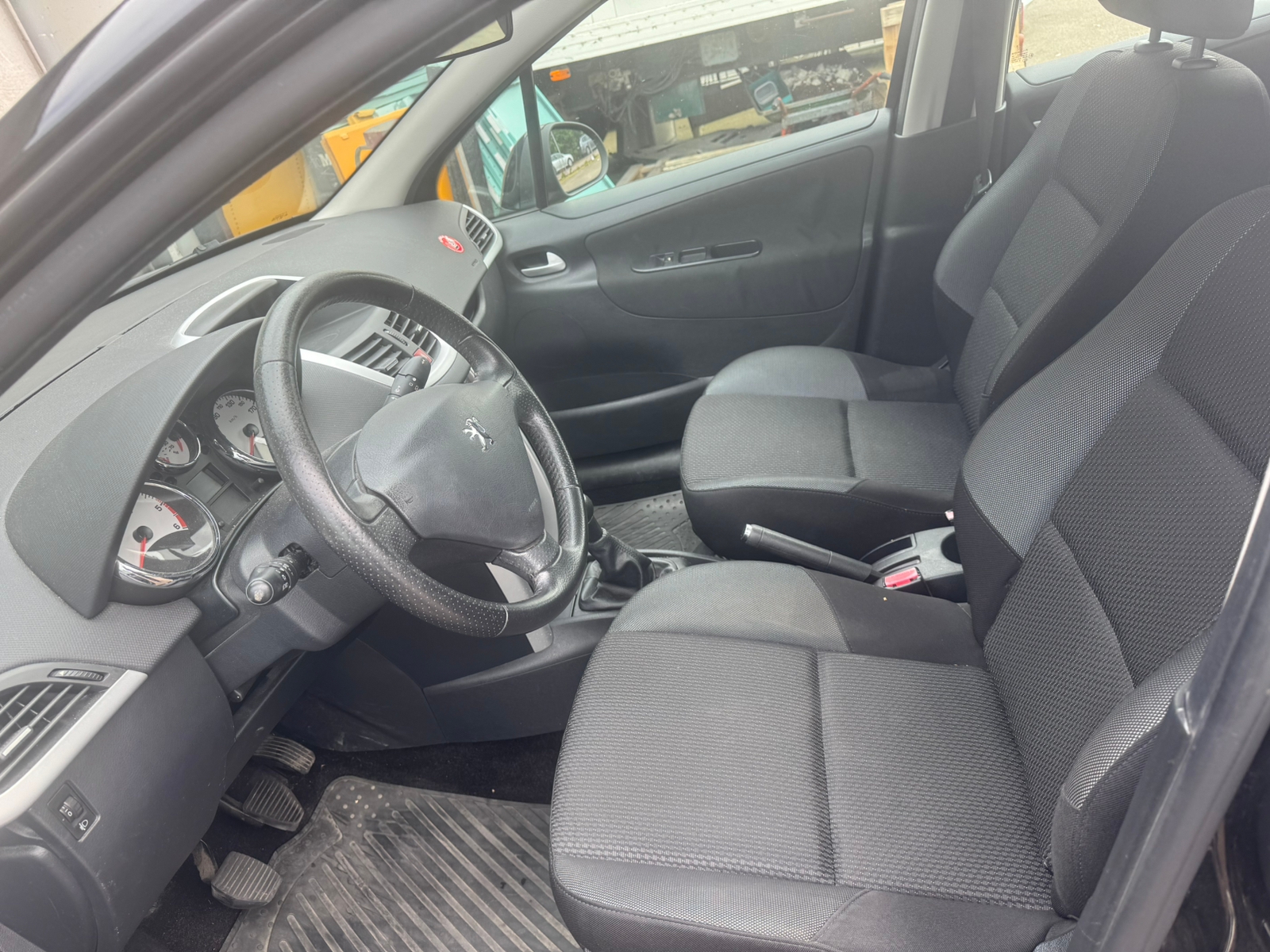 Peugeot 207 5-dörrar 1.6 HDi FAP Manuell 2011, bild 7/10