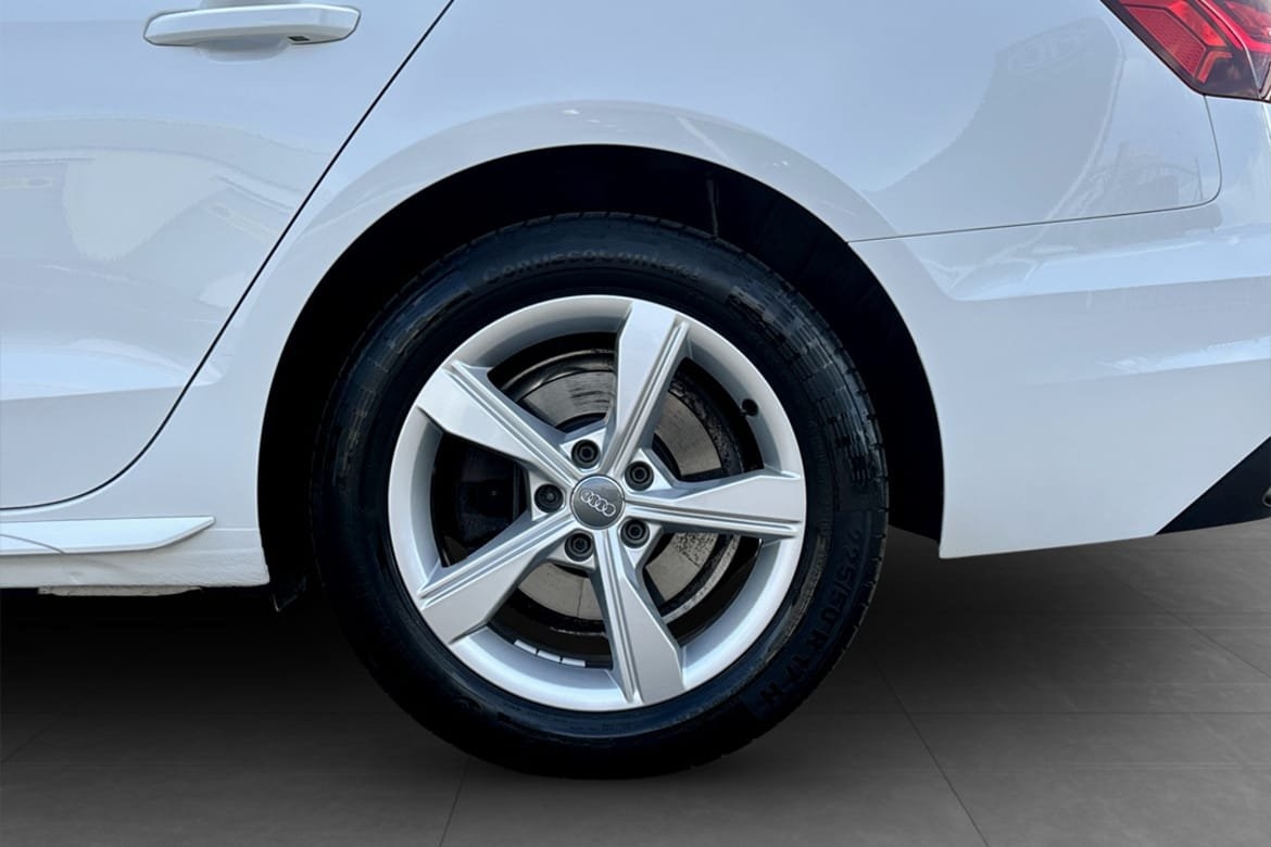 Audi A4 2020, bild 6/10