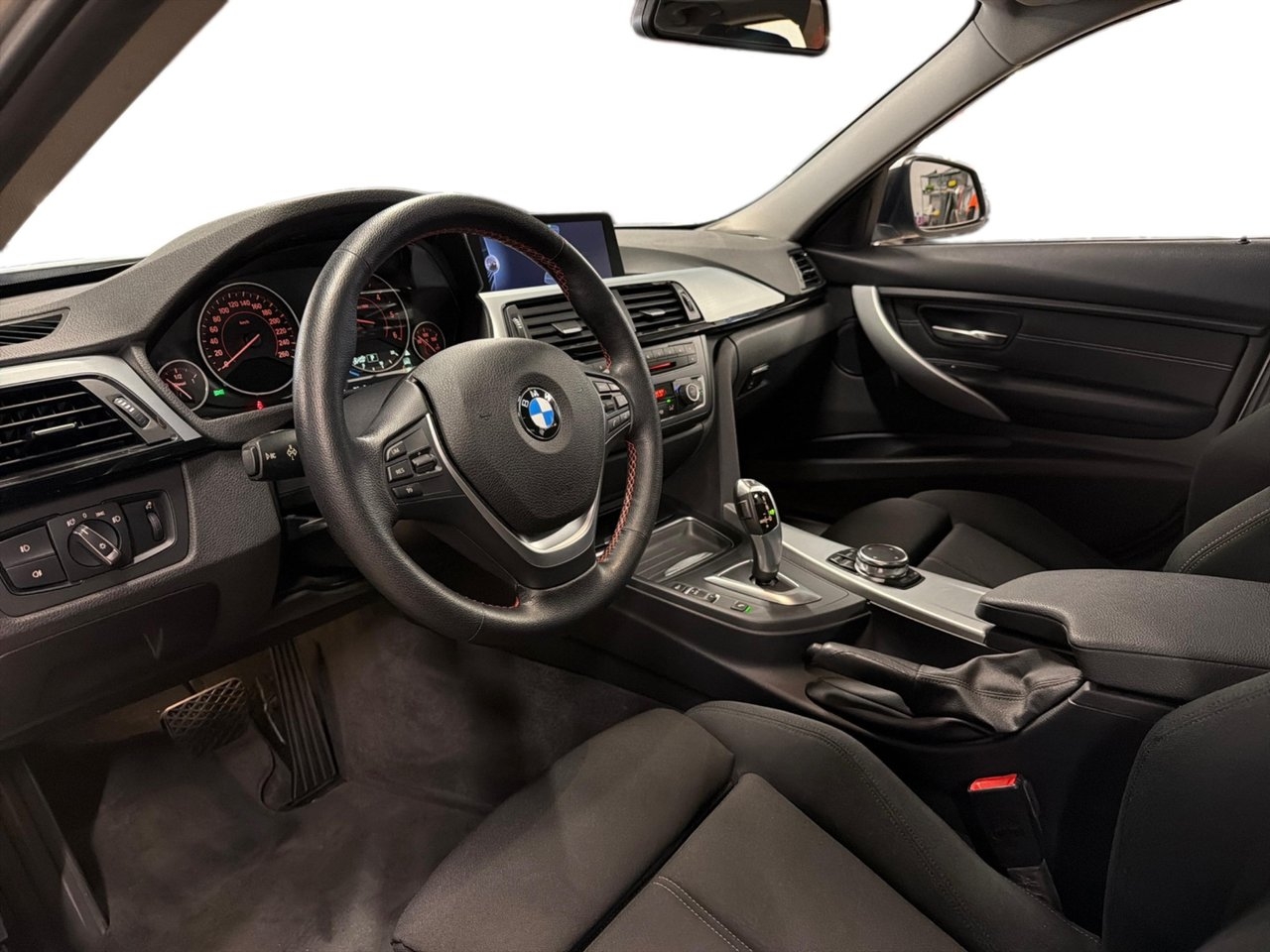 BMW 318 2015, photo 7/10