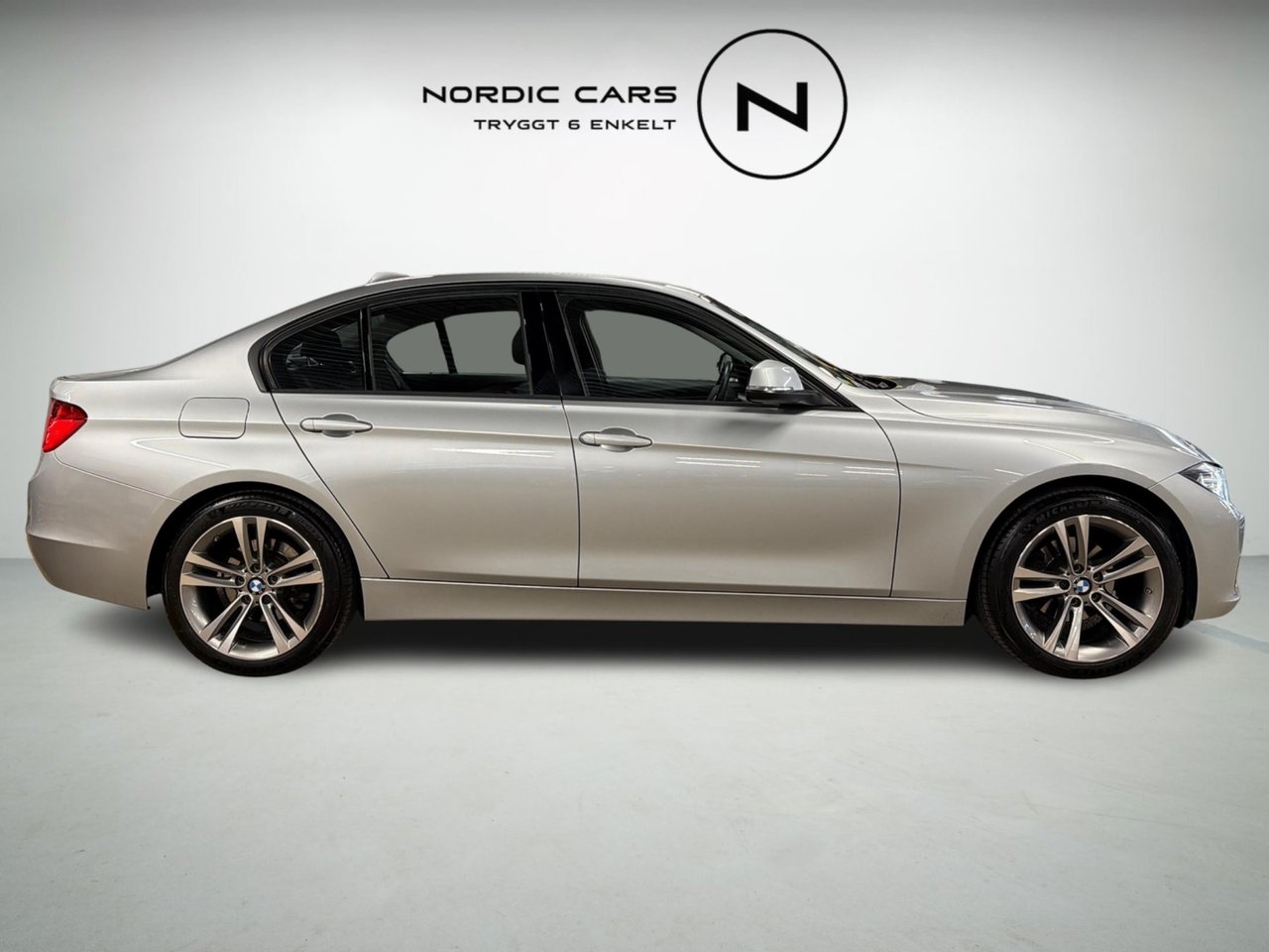 BMW 318 2015, photo 5/10