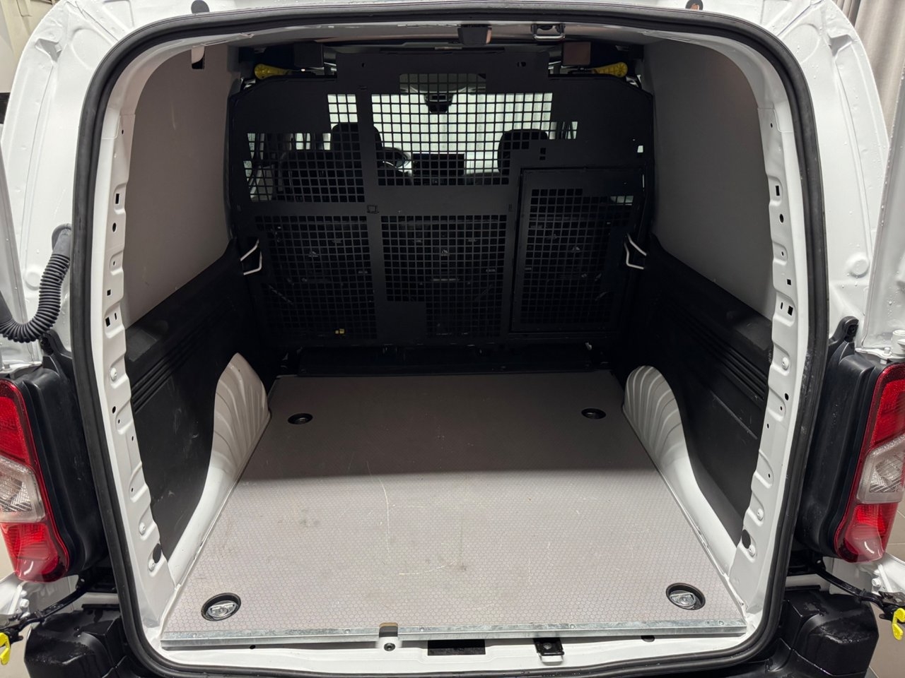 Peugeot Partner Crew Cab L2 130 AUT DEMO 2025, bild 4/9