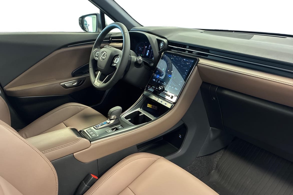 Lexus LBX Elegant Tech B-kam 2026, bild 6/10