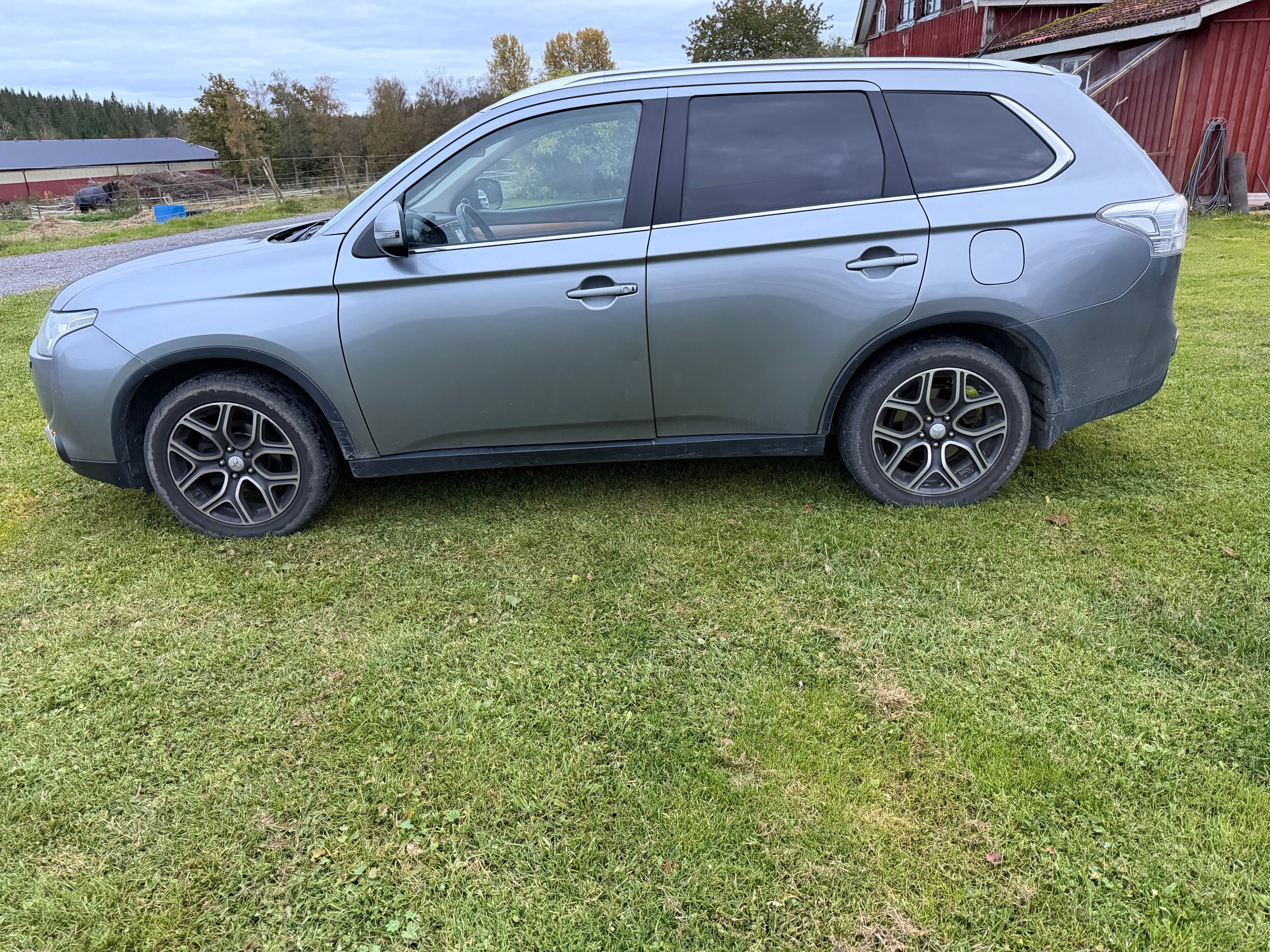 Mitsubishi Outlander 2015, bild 2/5