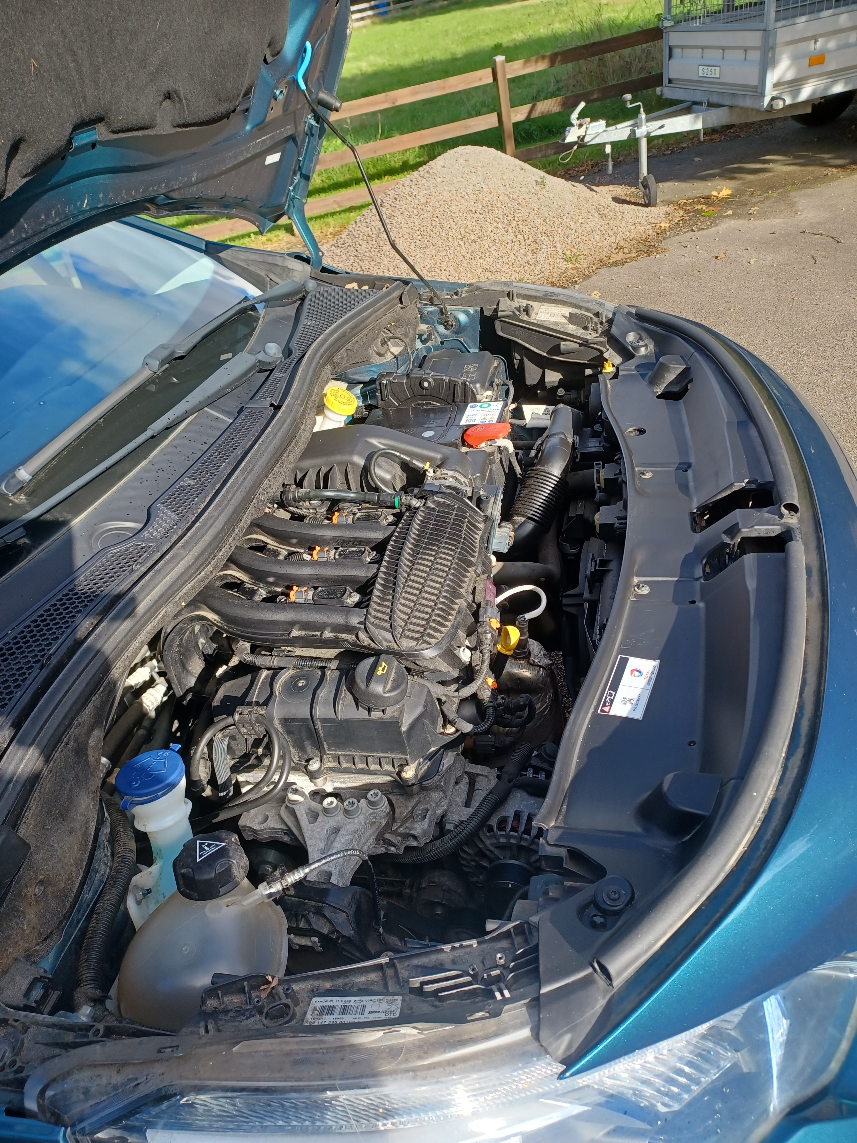 Peugeot 2008 1.2 PureTech 82 Manuell 2018, bild 4/5