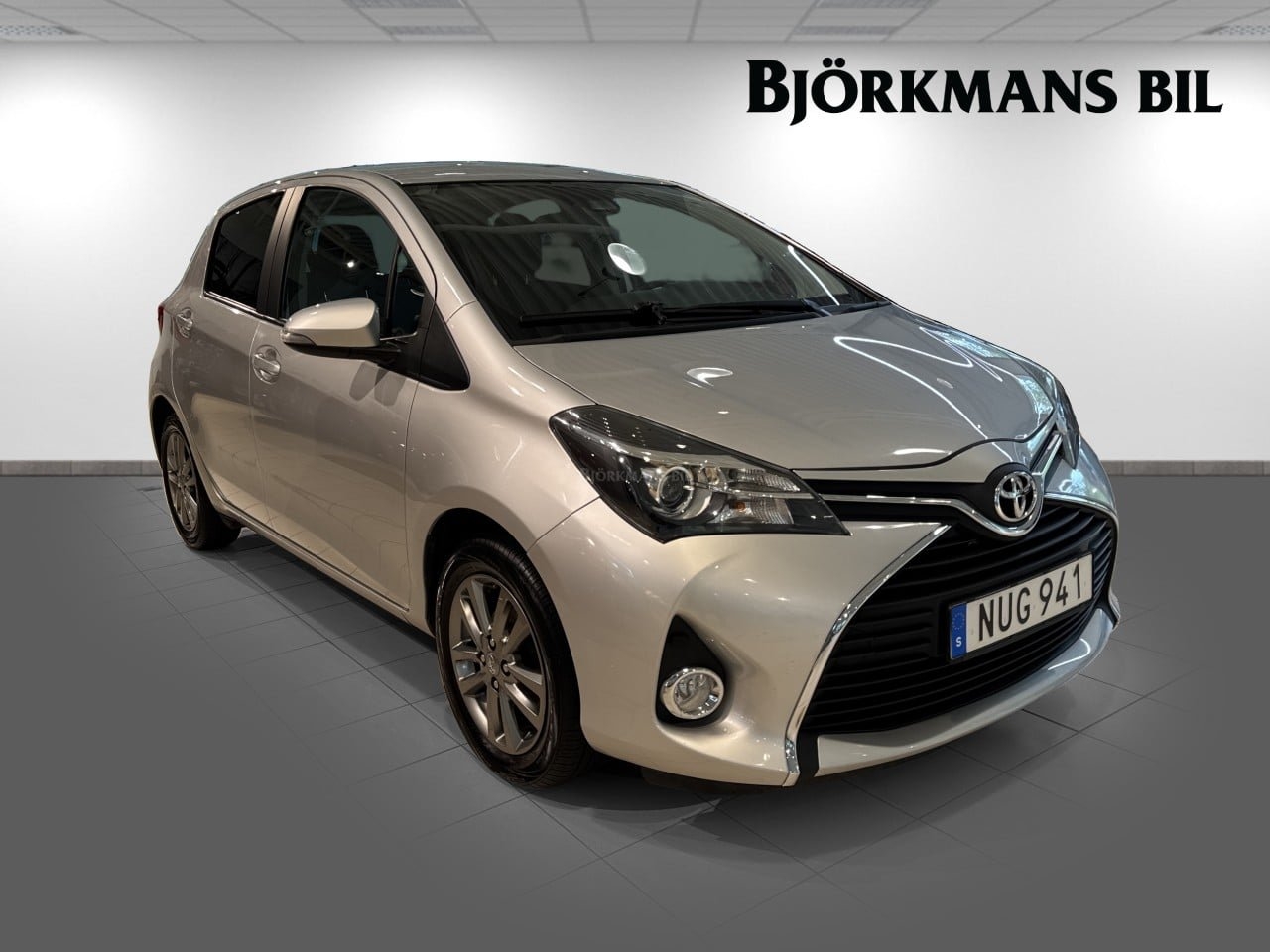 Toyota Yaris 1.3 99HK S & V-hjul 2015, bild 3/14