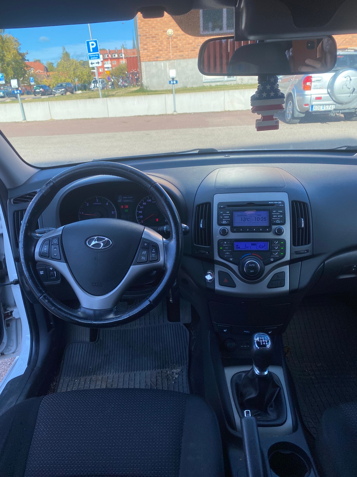 Hyundai i30 1.6 CRDi Manuell 2012, bild 2/9