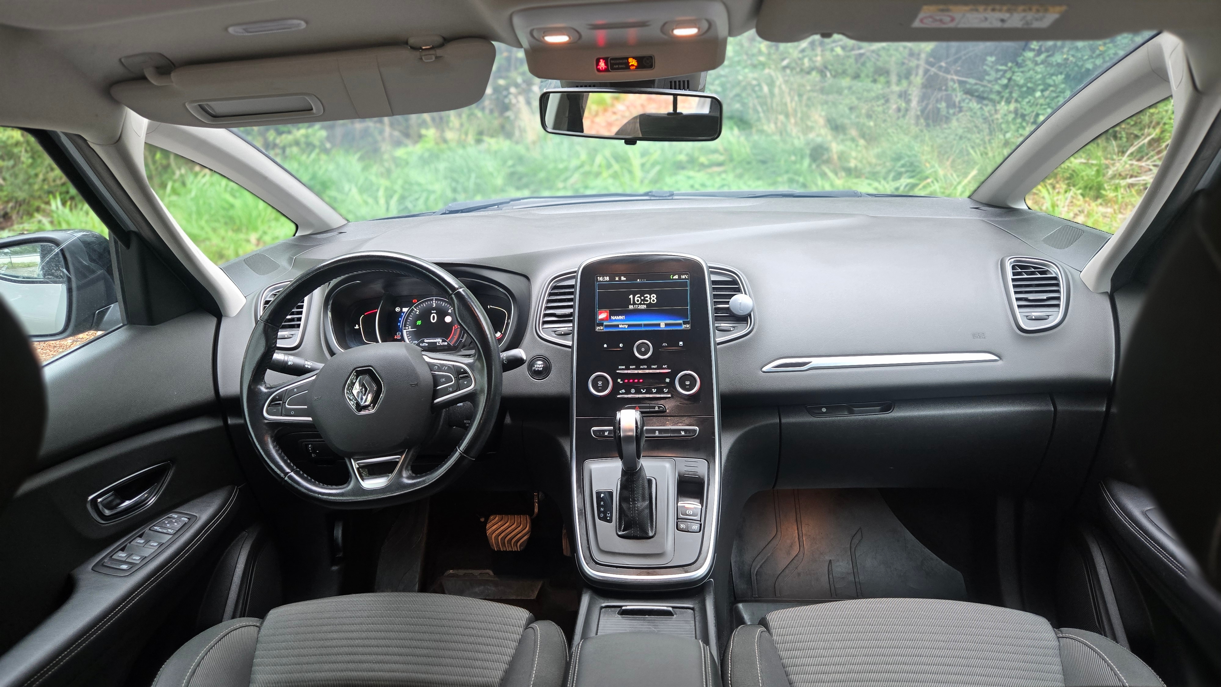 Renault Grand Scenic 2017, photo 6/10