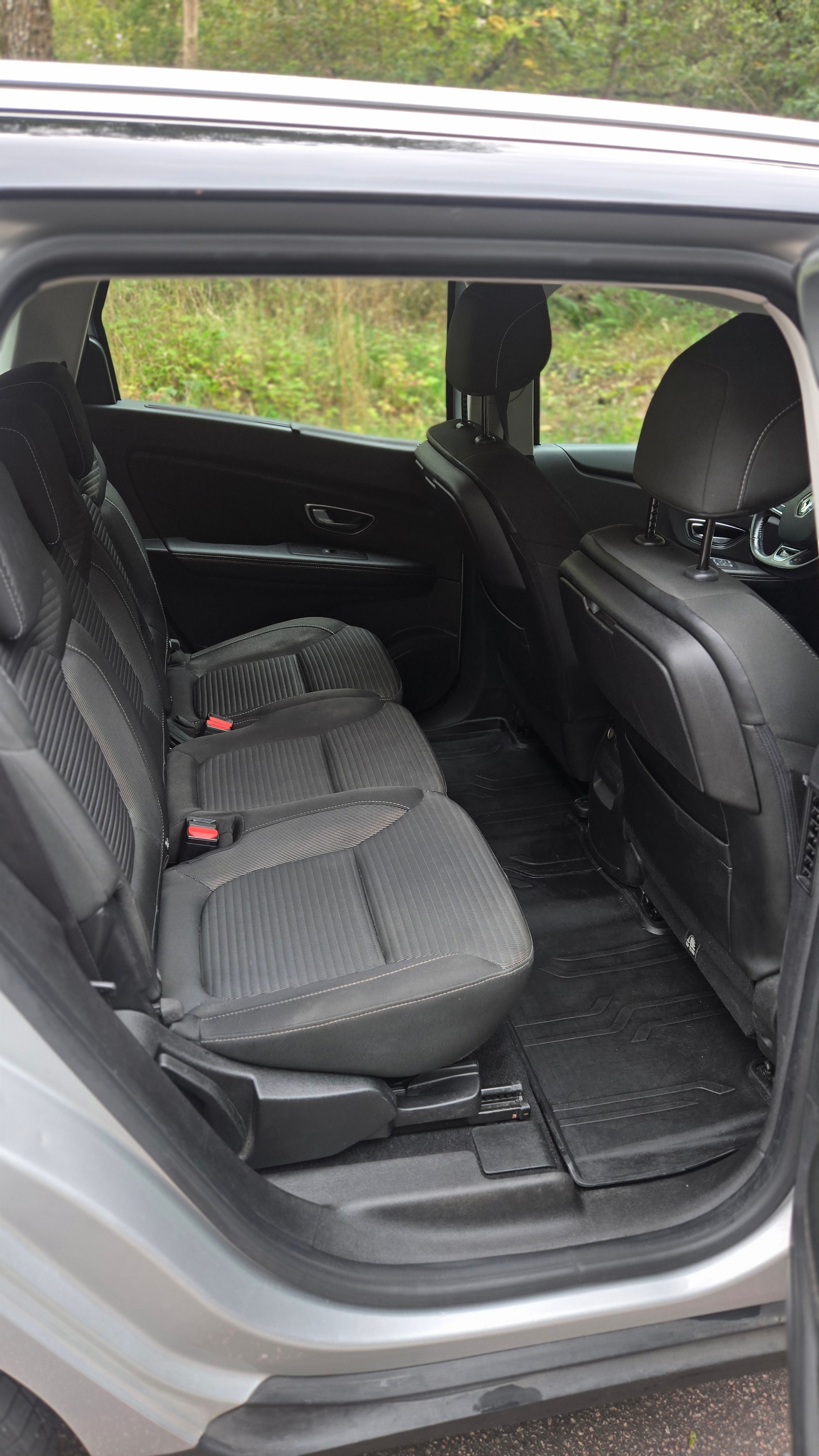 Renault Grand Scenic 2017, photo 7/10