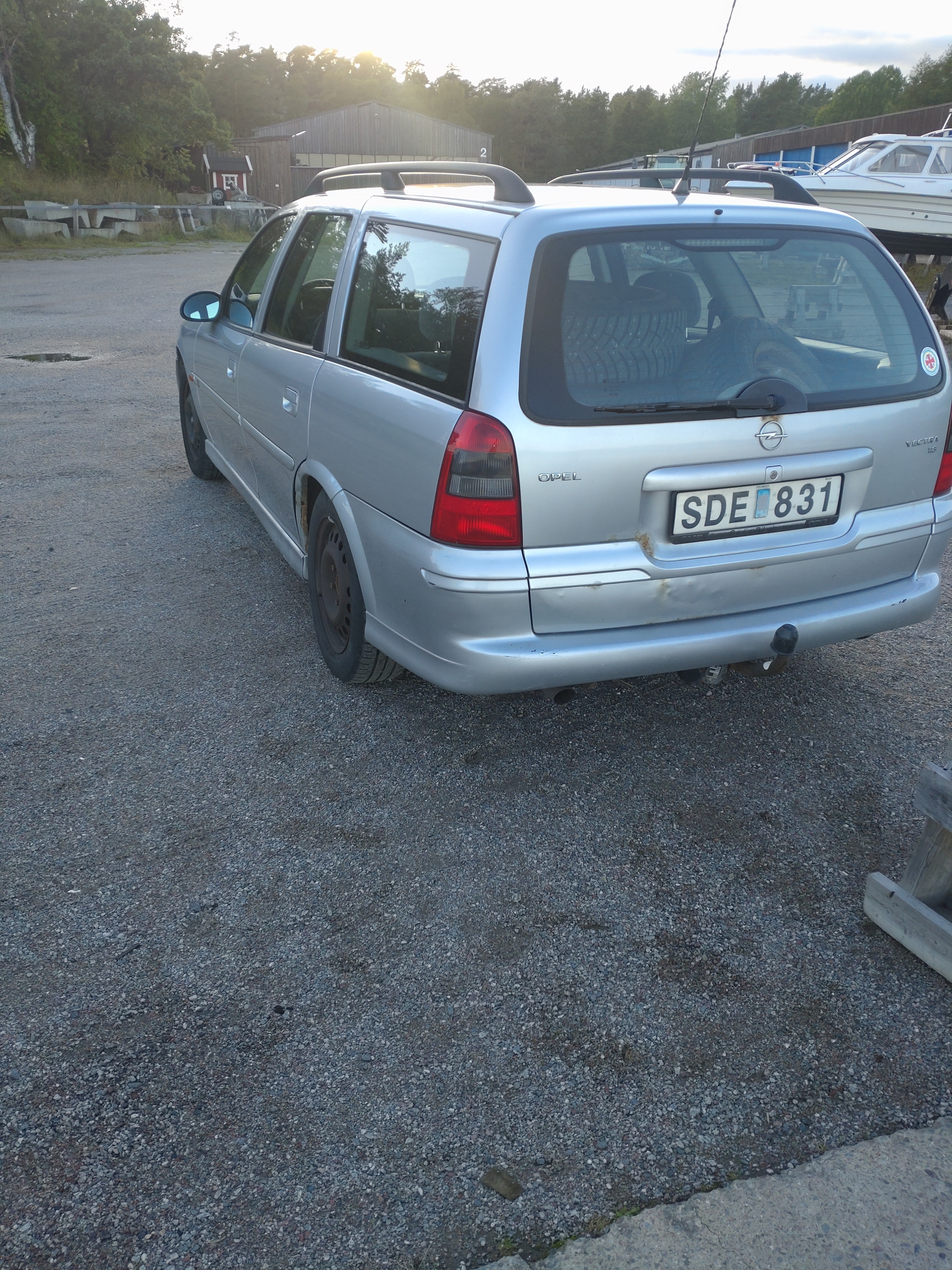 Opel Vectra Caravan 1.8 Manuell 2001, bild 2/5