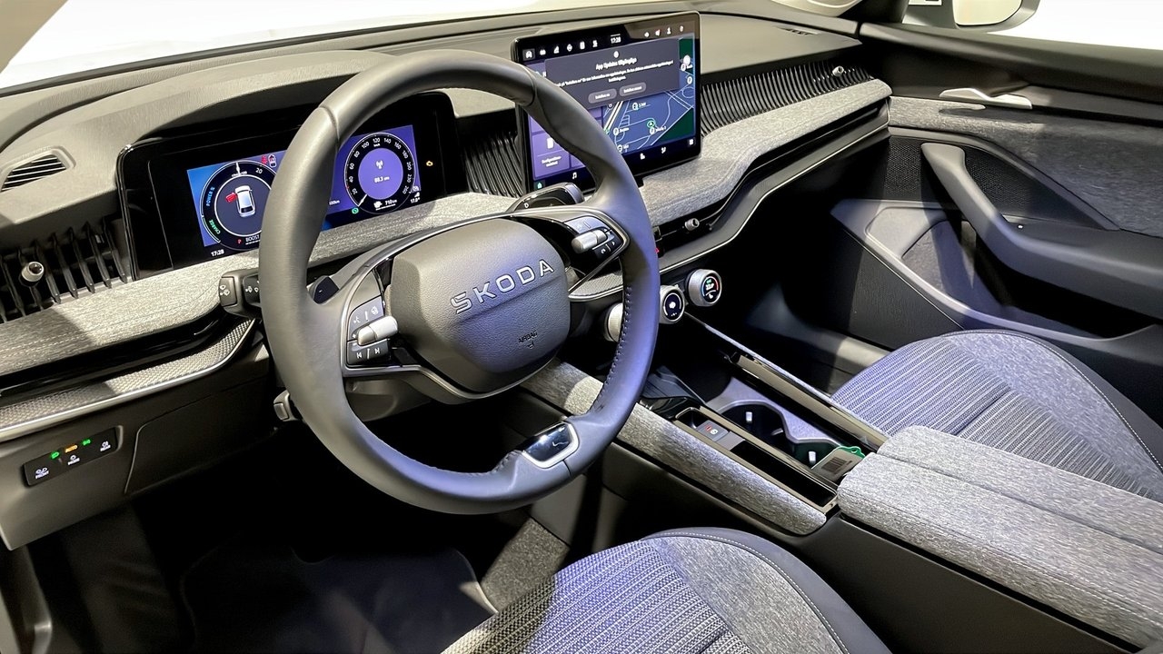 Skoda Superb 2026, photo 7/14