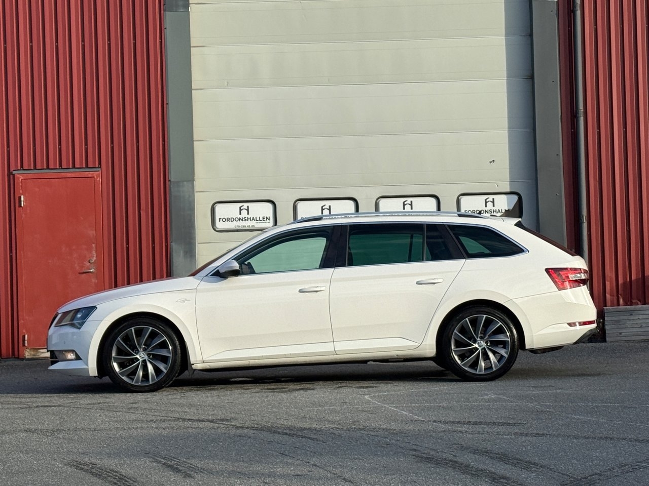 Skoda Superb 2017, bild 2/10